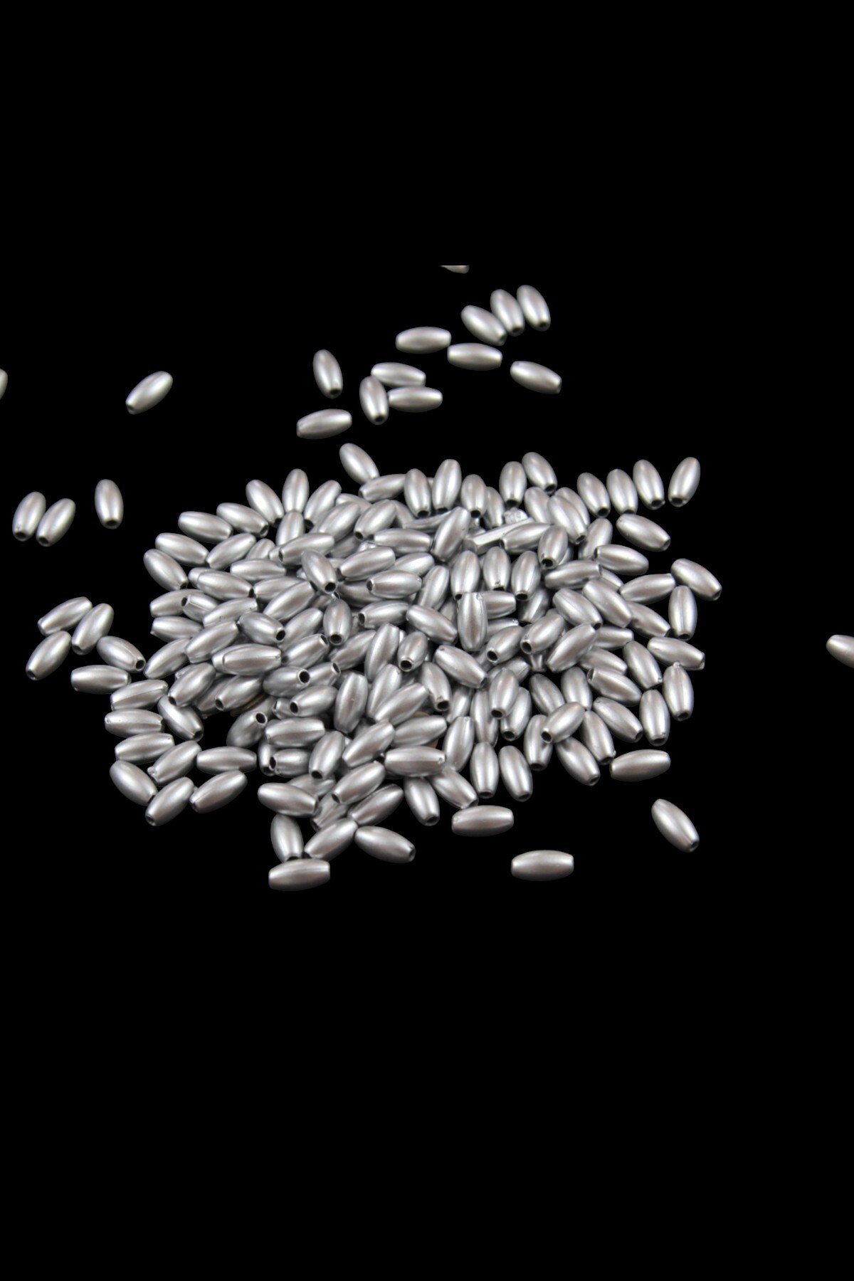 İnci Arpa Boncuk Gümüş Soba Boyalı 4x8 mm (20 Gr Ortalama 300 Adet)
