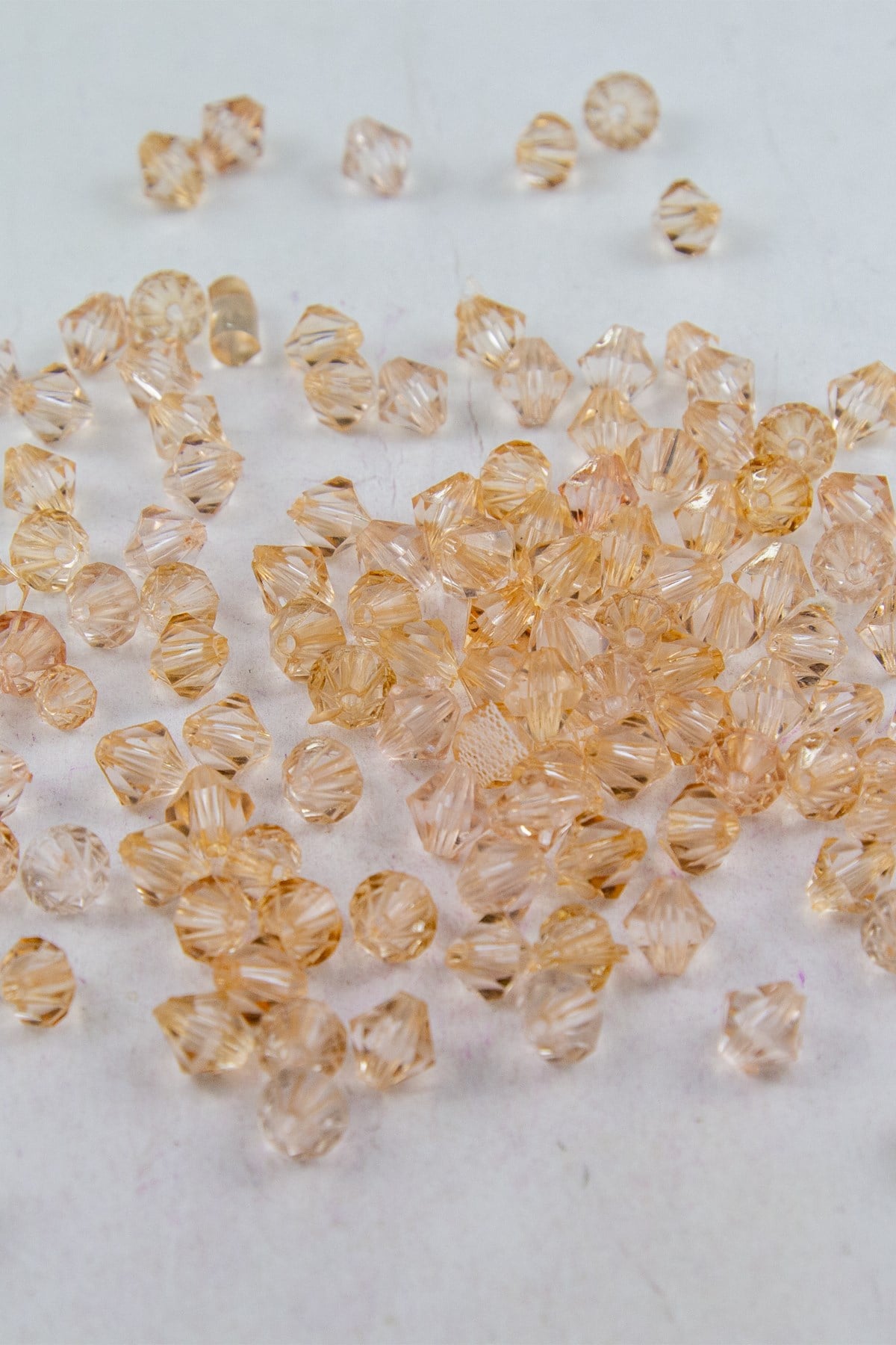 Kavun Rengi 8 mm Piramit Akrilik Boncuk Aksesuar (25 Gram)