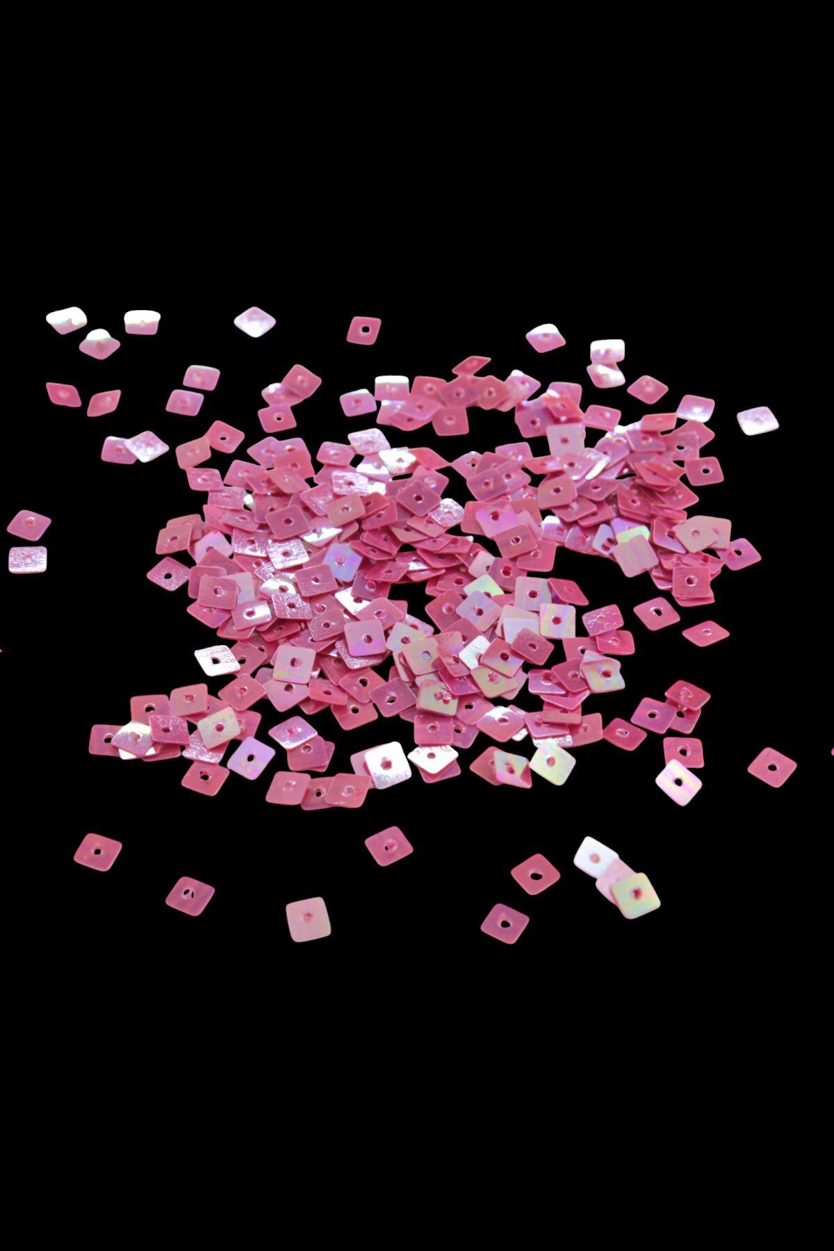 Kırmızı Janjan 6x6 mm Kare Delikli Pul Payet 25 Gr (Tülbent, Oya, Havlu Malzemesi)