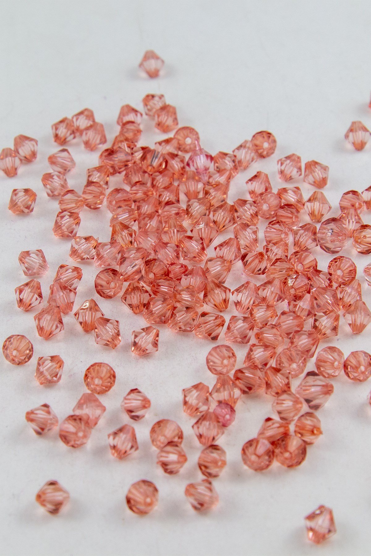Pembe 8 mm Piramit Akrilik Boncuk Aksesuar (25 Gram)