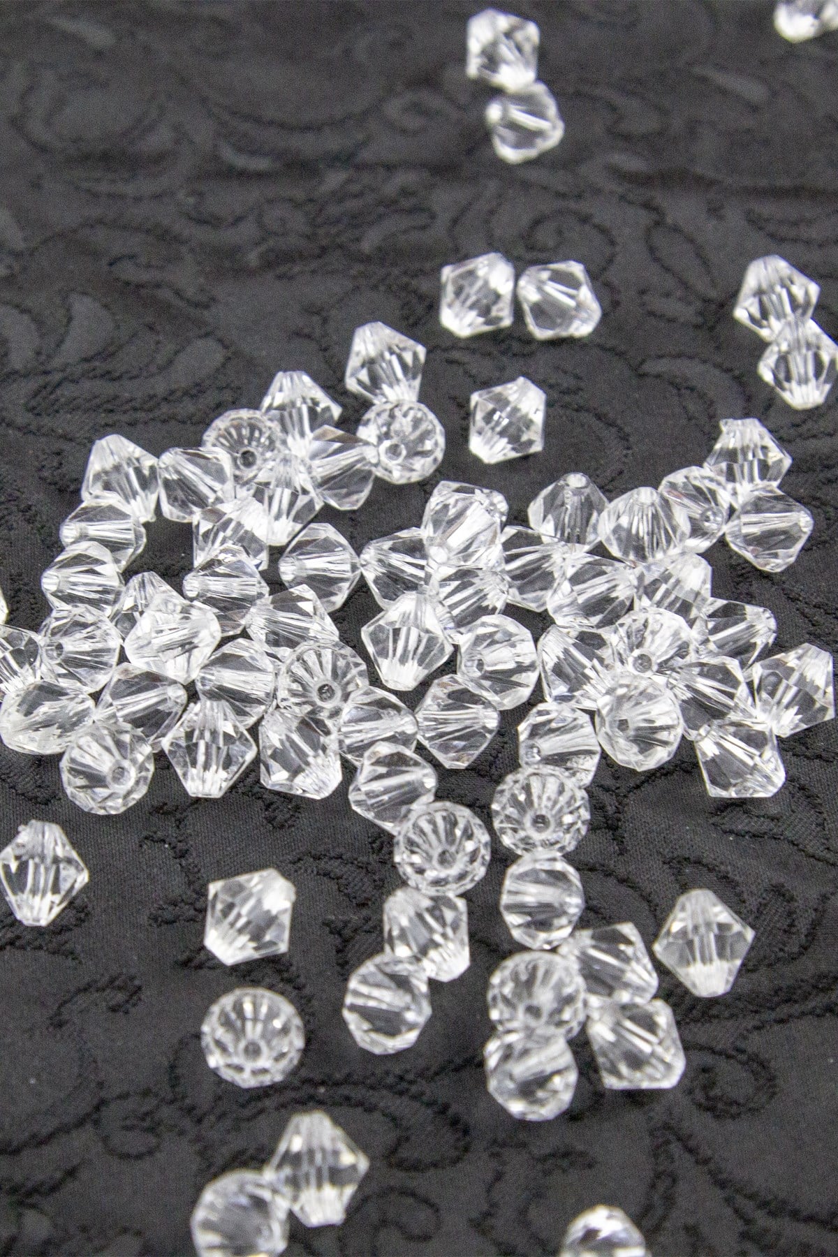 Şeffaf 10 mm Piramit Akrilik Boncuk Aksesuar (20 Gram)
