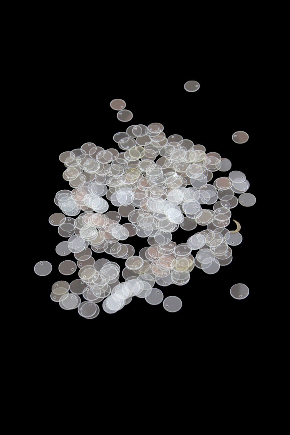 Şeffaf 10 mm Yandan Delikli Plastik Pul Payet 30 Gr (Tülbent, Oya, Havlu Malzemesi)