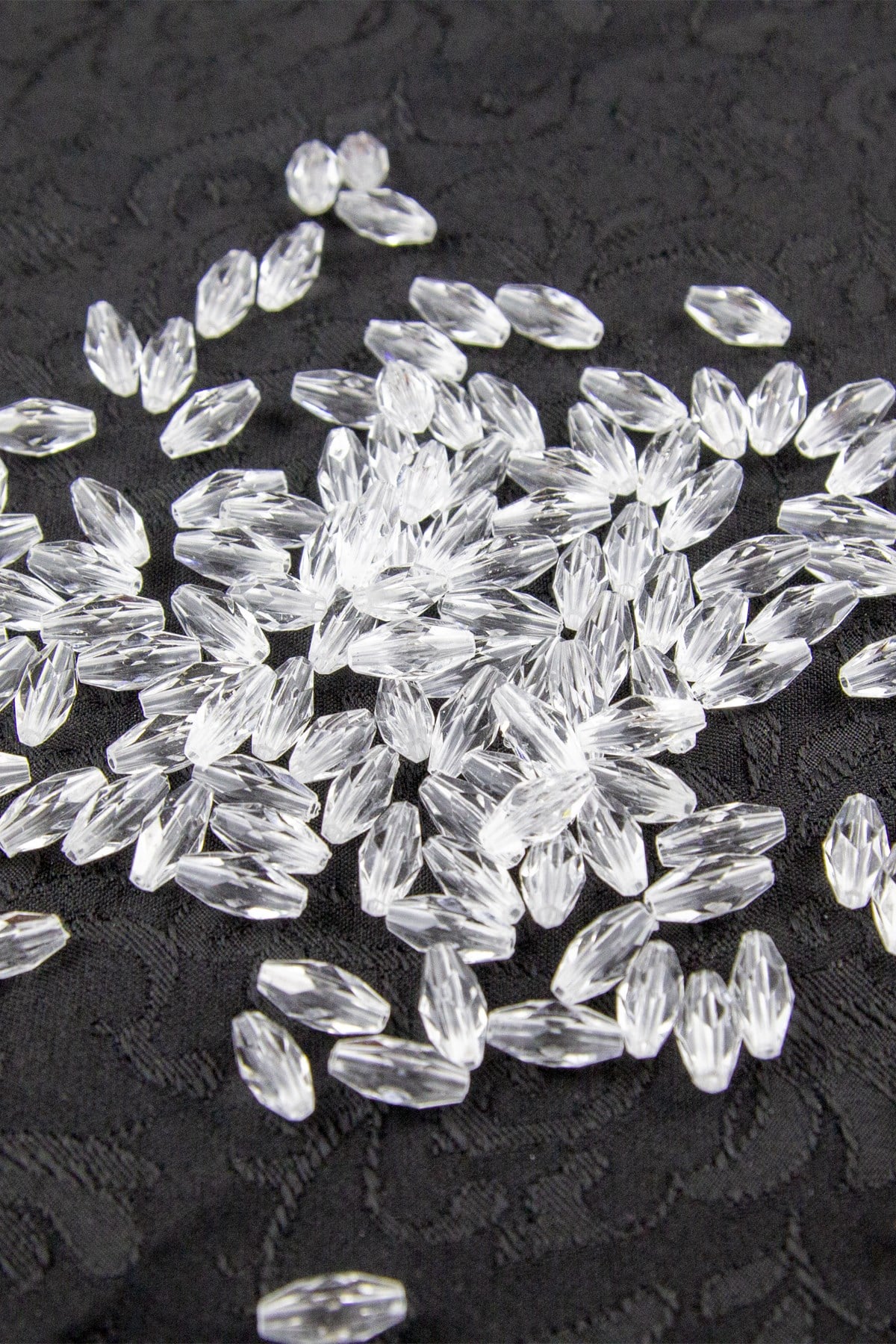 Şeffaf 6x12 mm Arpa Akrilik Boncuk Aksesuar (25 Gram)