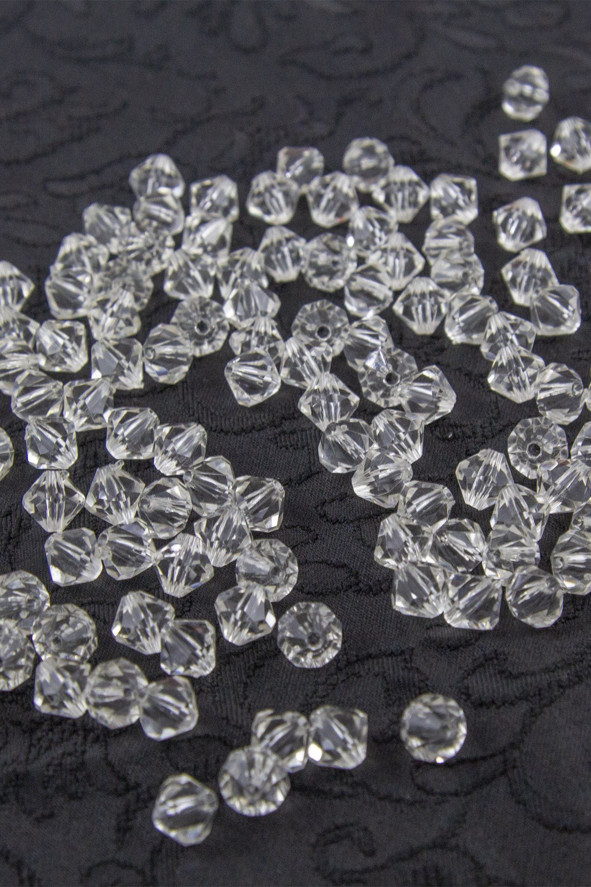 Şeffaf 8 mm Piramit Akrilik Boncuk Aksesuar (25 Gram)