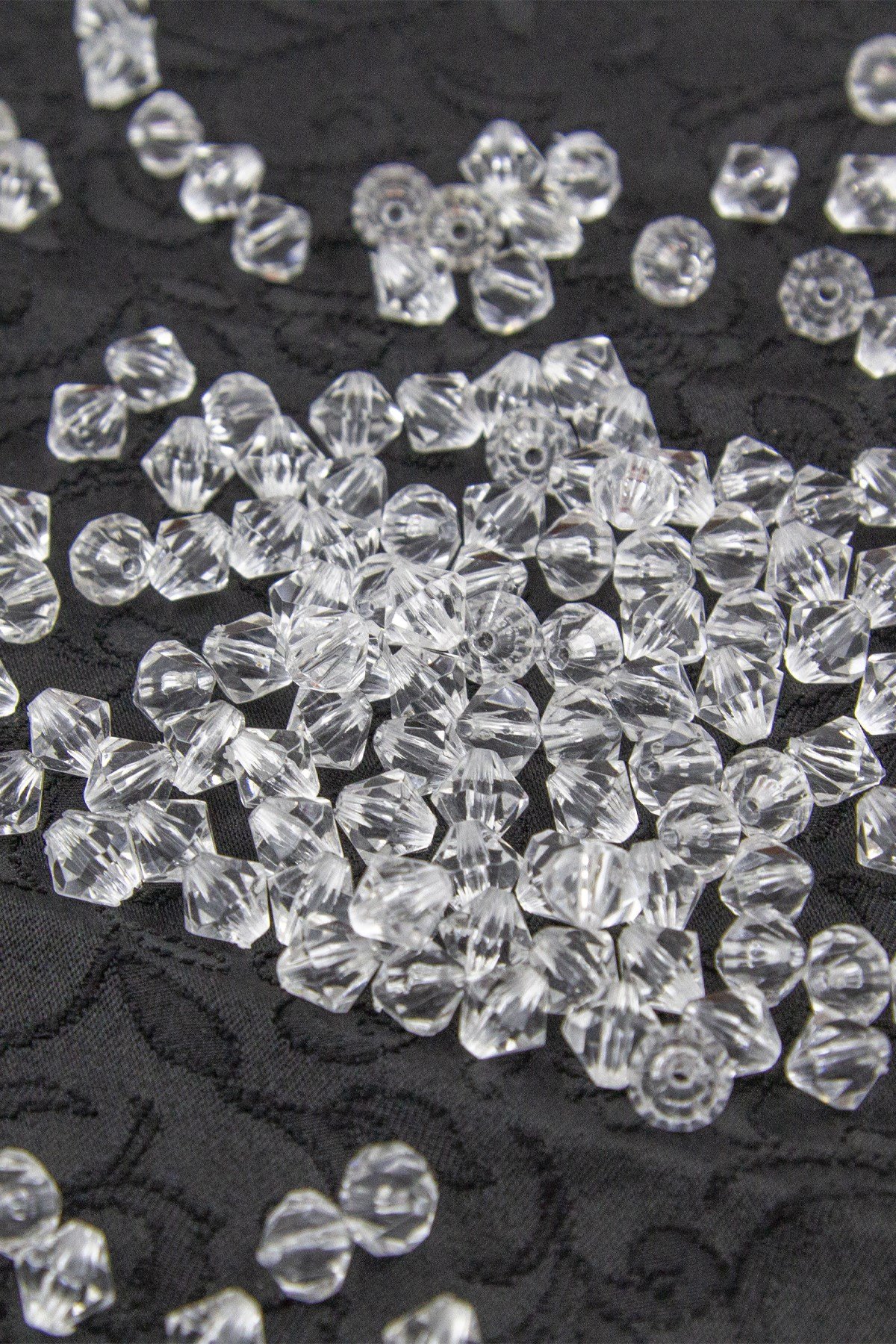 Şeffaf 8 mm Piramit Akrilik Boncuk Aksesuar (25 Gram)