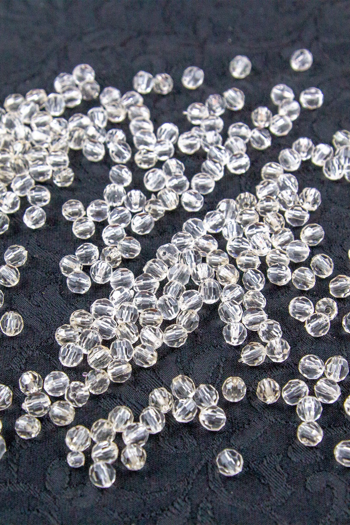 Şeffaf Açık Krem 6 mm Dünya Akrilik Boncuk Aksesuar (17,5 Gram)