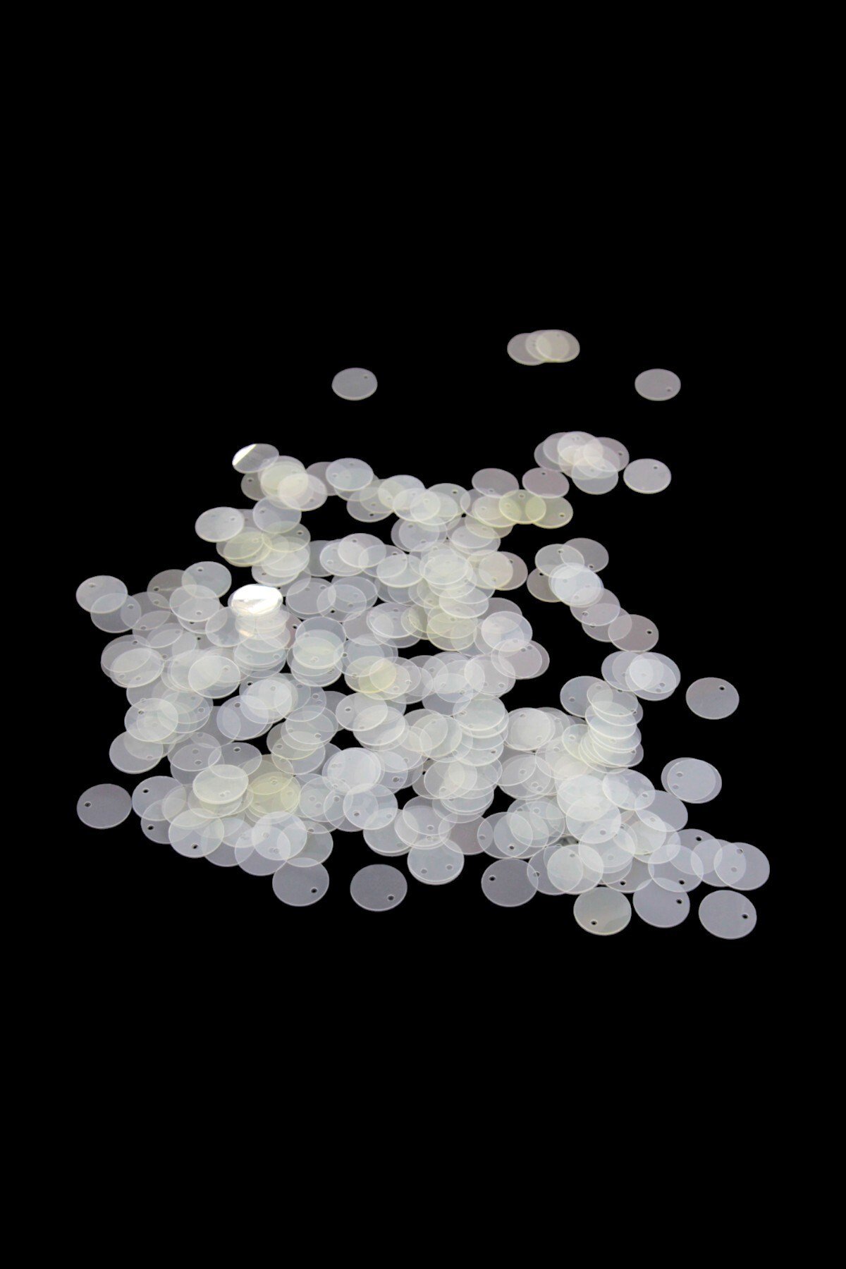 Şeffaf Krem 12 mm Yandan Delikli Plastik Pul Payet 30 Gr (Tülbent, Oya, Havlu Malzemesi)