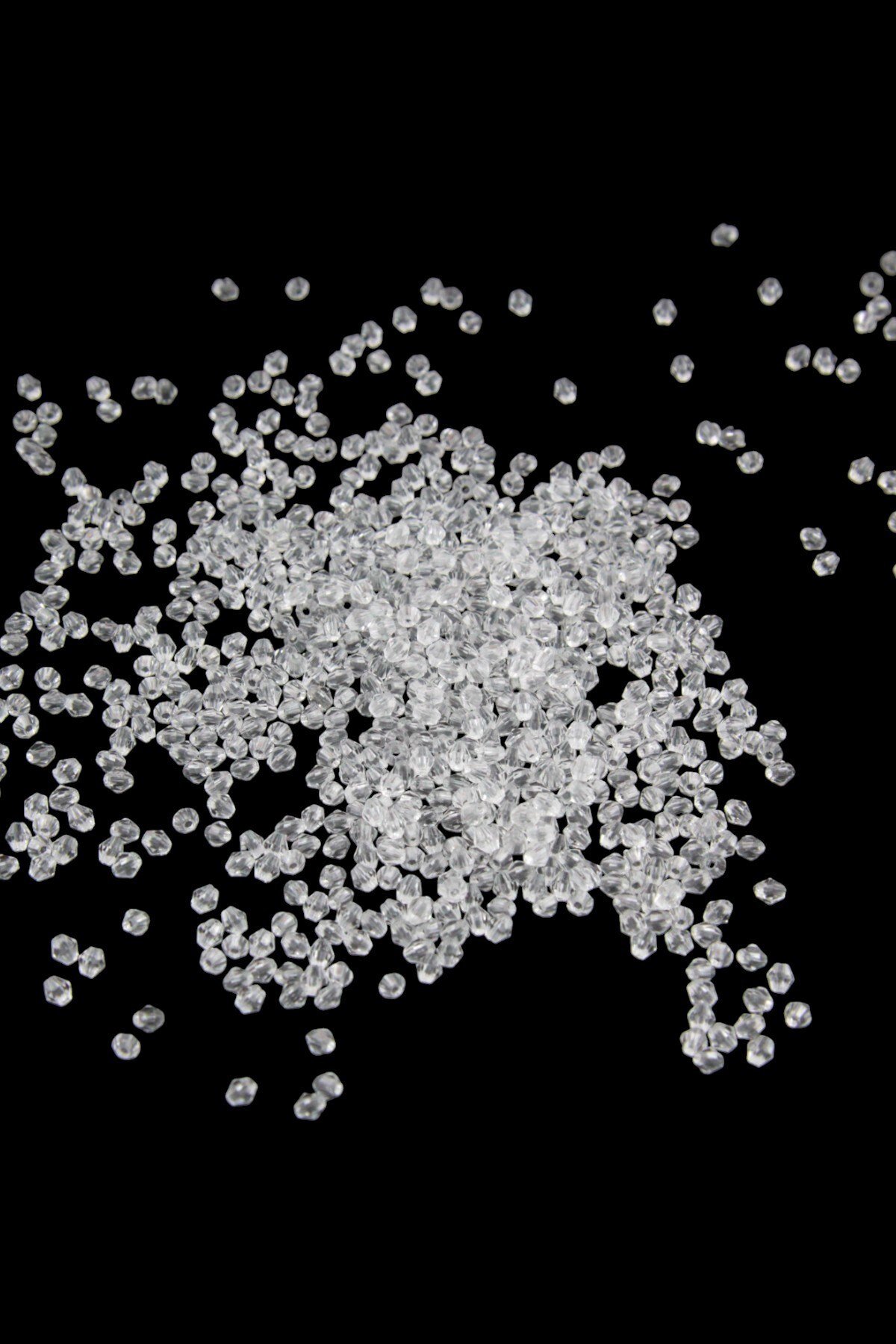 Şeffaf Rengi 4 mm Pramit Akrilik Boncuk Aksesuar Takı Malzemesi (25 Gr)