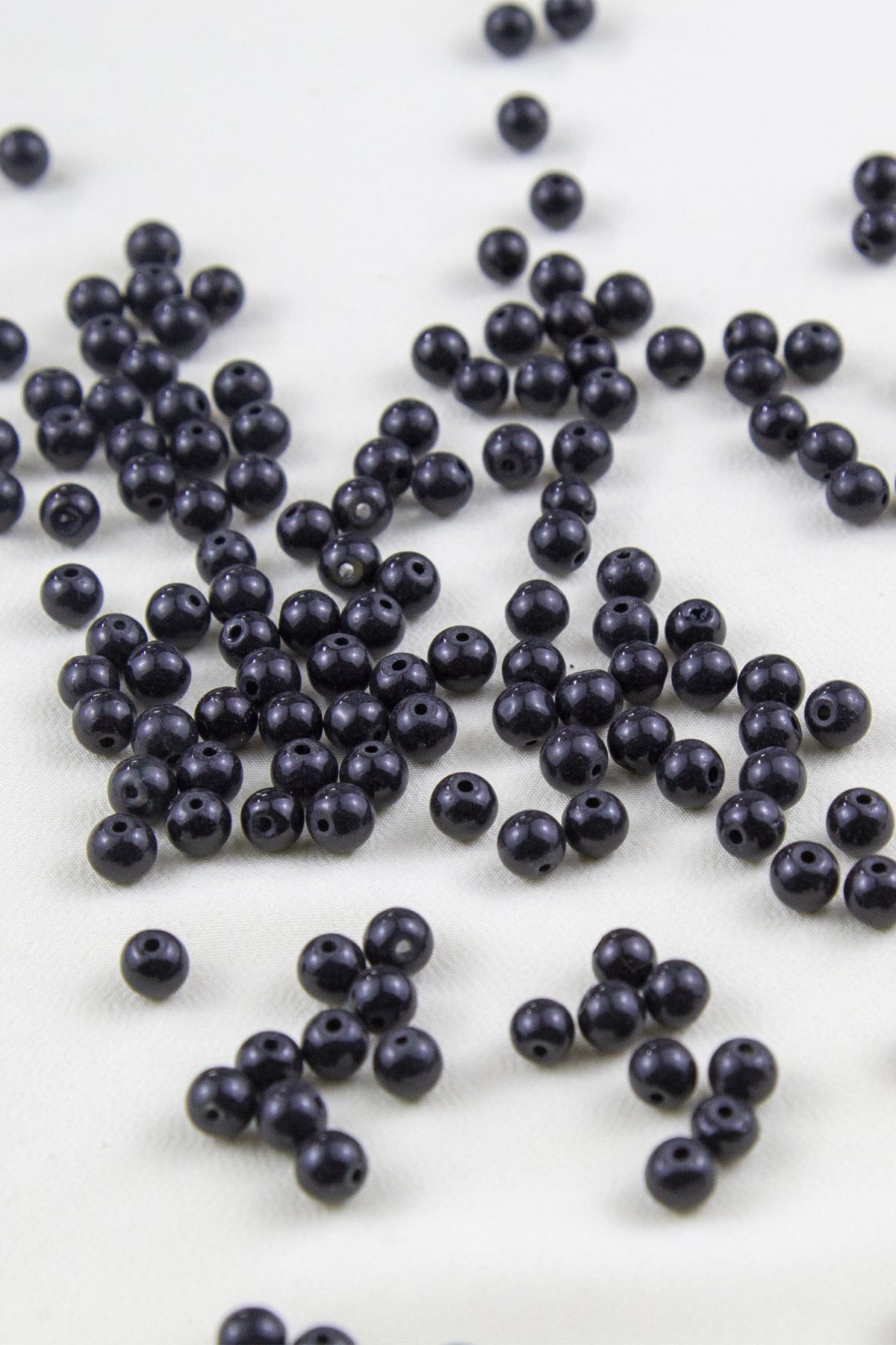 Siyah Cam İnci 6 mm Boncuk Aksesuar Takı Malzemesi (30 Gr 105 Adet)