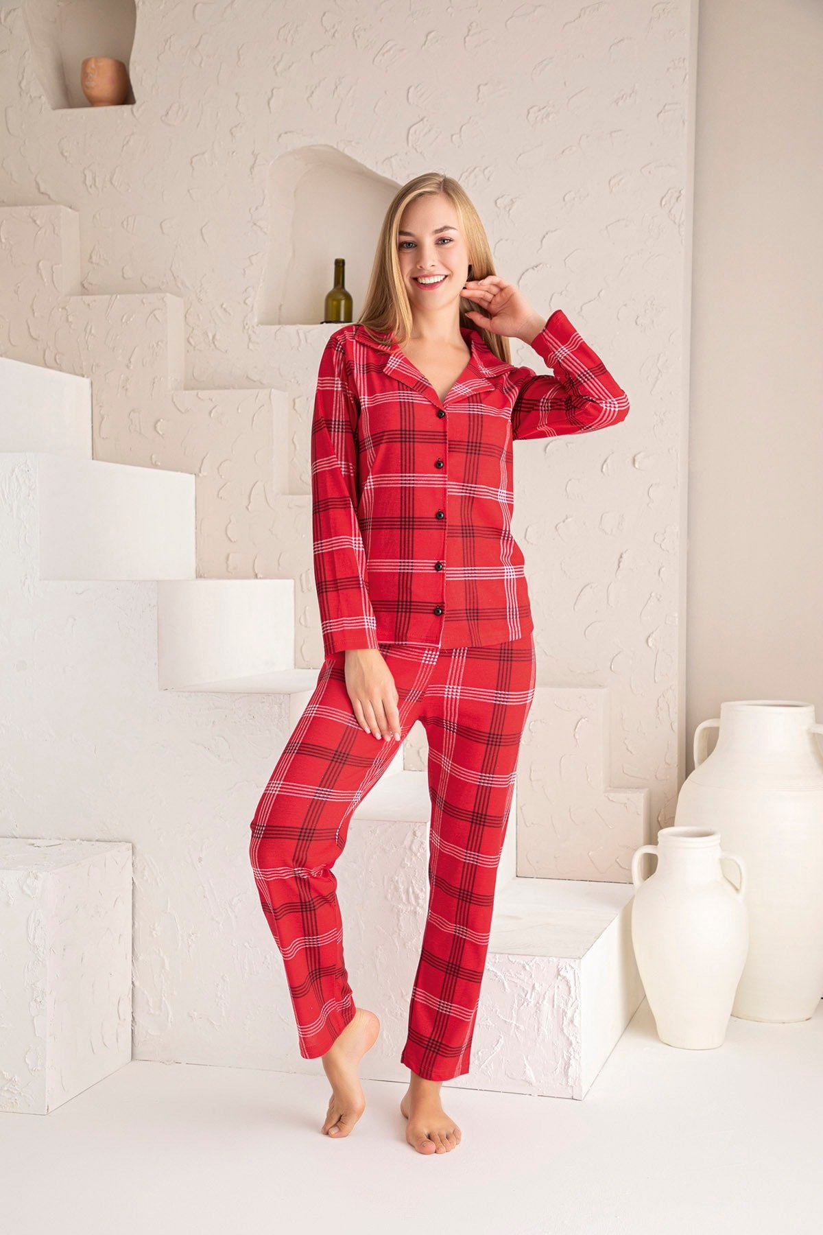 Kadın Bordo Ekoseli Önü Düğmeli Bebe Yaka Uzun Kollu Pijama Takımı.