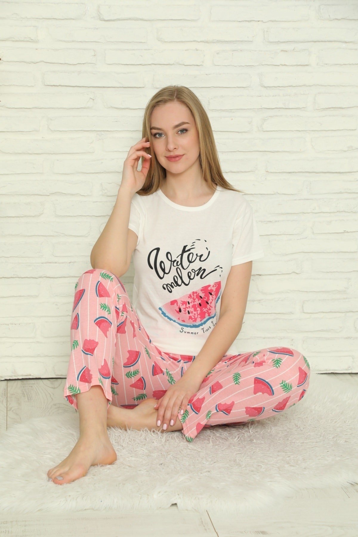 Kadın Ekru Karpuz Desenli Desenli Pijama Takımı
