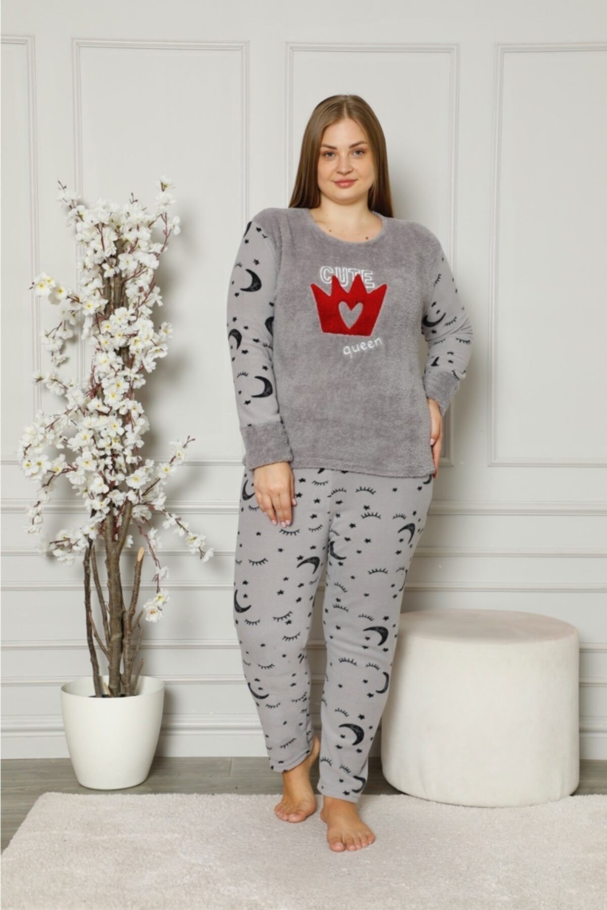 Kadın Füme Queen Yazılı Ay Yıldız Desenli Polar Peluş Pijama Takımı