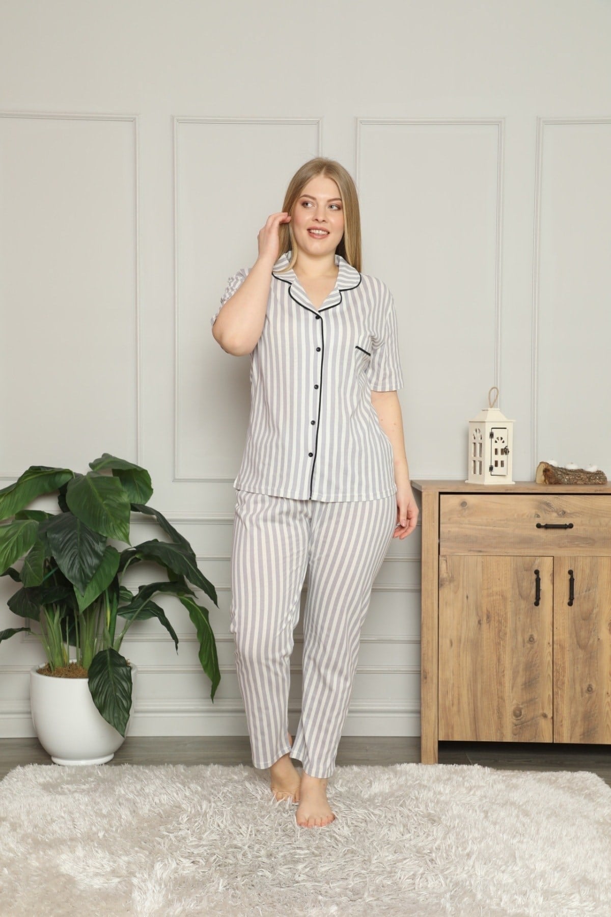 Kadın Gri Önü Düğmeli Çizgili Yakalı Pijama Takımı