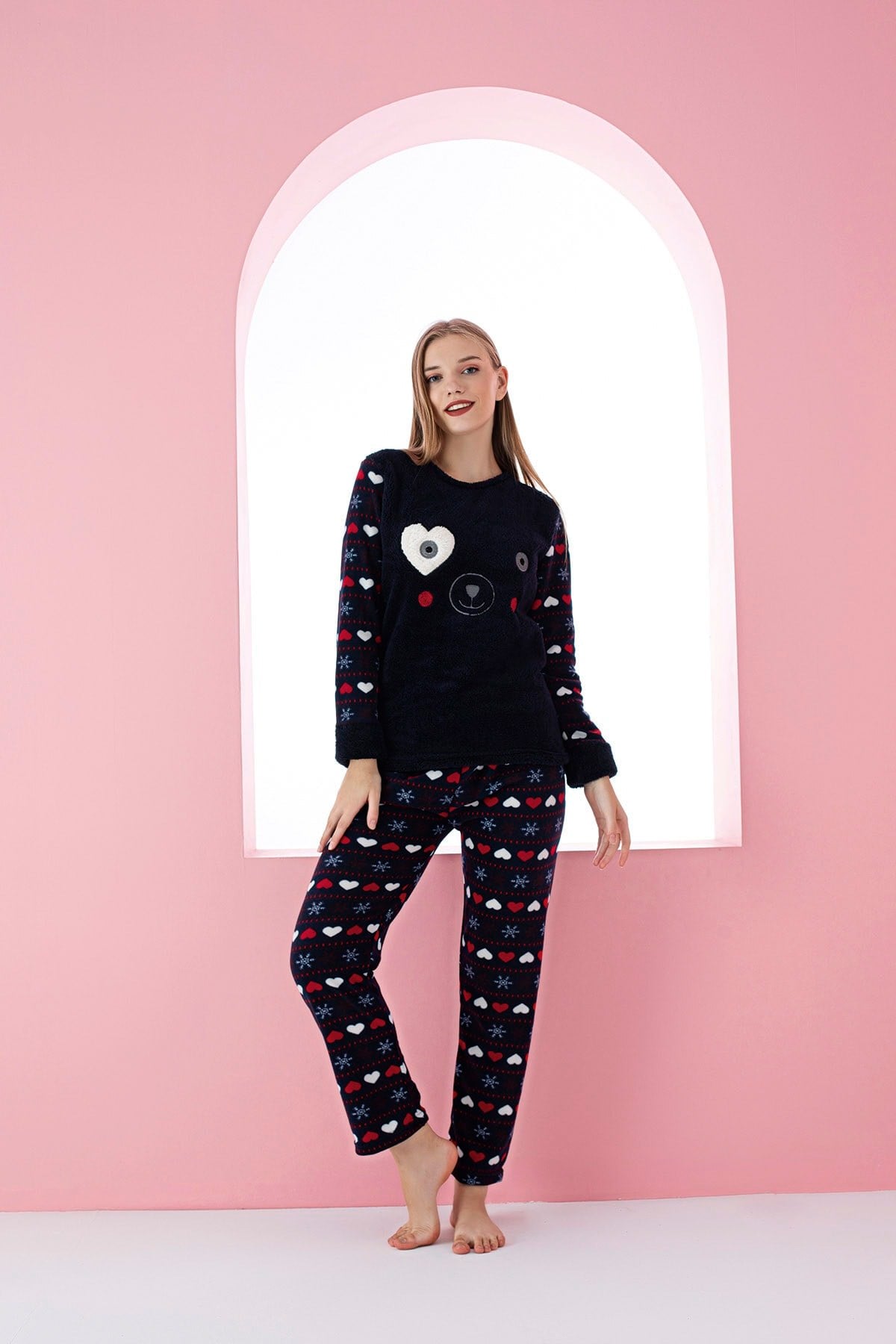 Kadın Lacivert Kalpli Göz Nakışlı Polar Peluş Pijama Takımı.