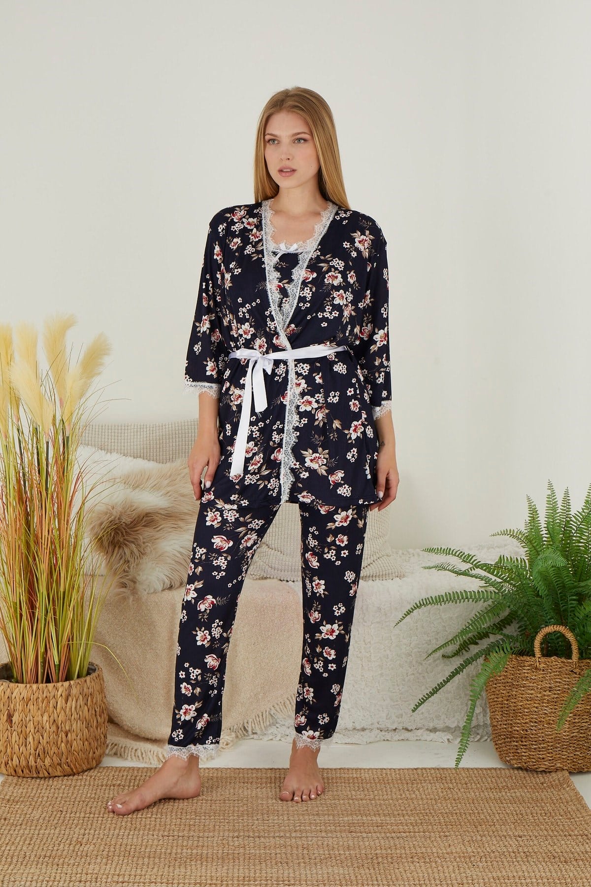 Kadın Lacivert Kiraz Baskılı Ip Askılı Altı Uzun Sabahlık 3'lü Set Pijama Takımı.