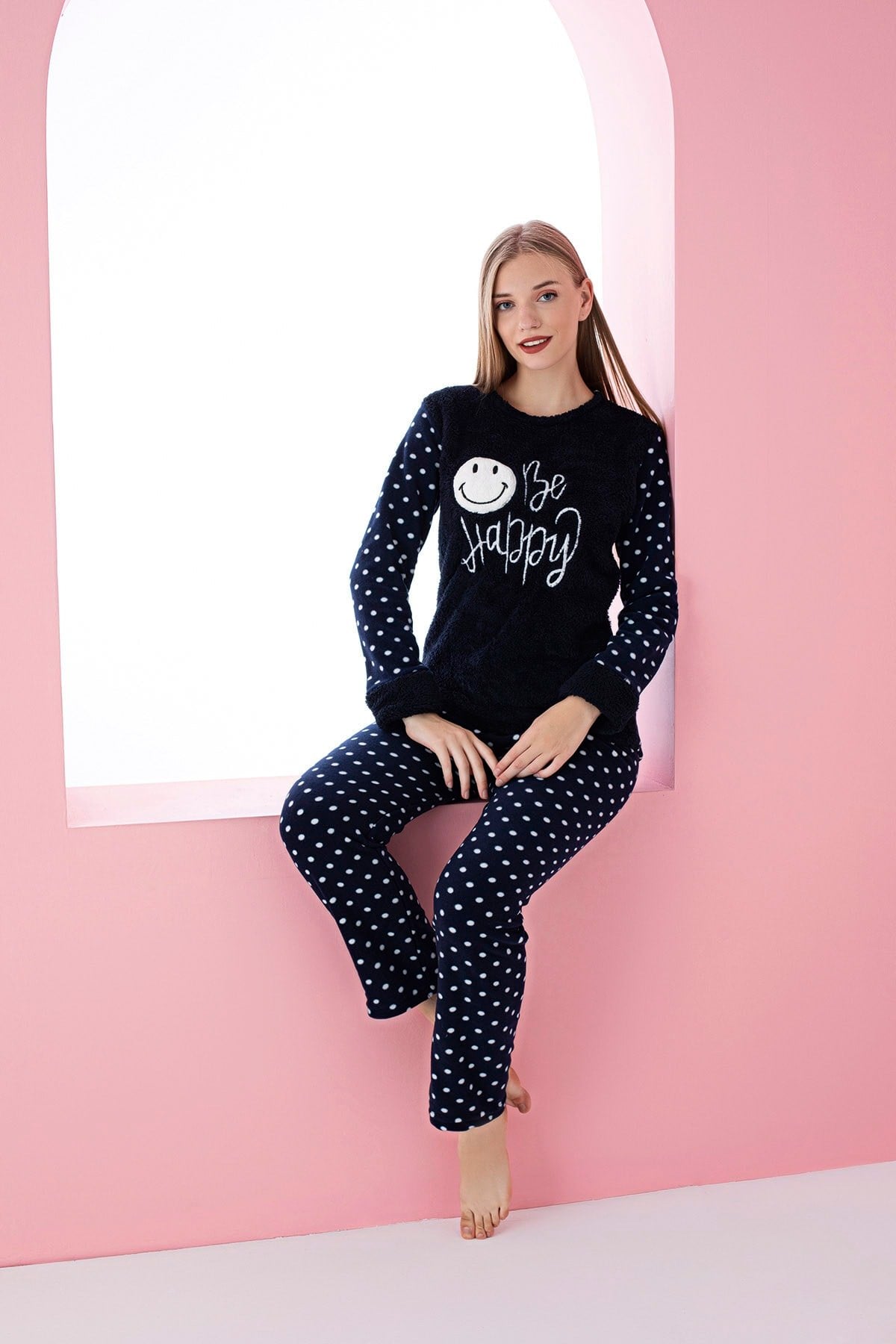 Kadın Lacivert Smile Be Happy Yazı Nakışlı Polar Peluş Pijama Takımı.