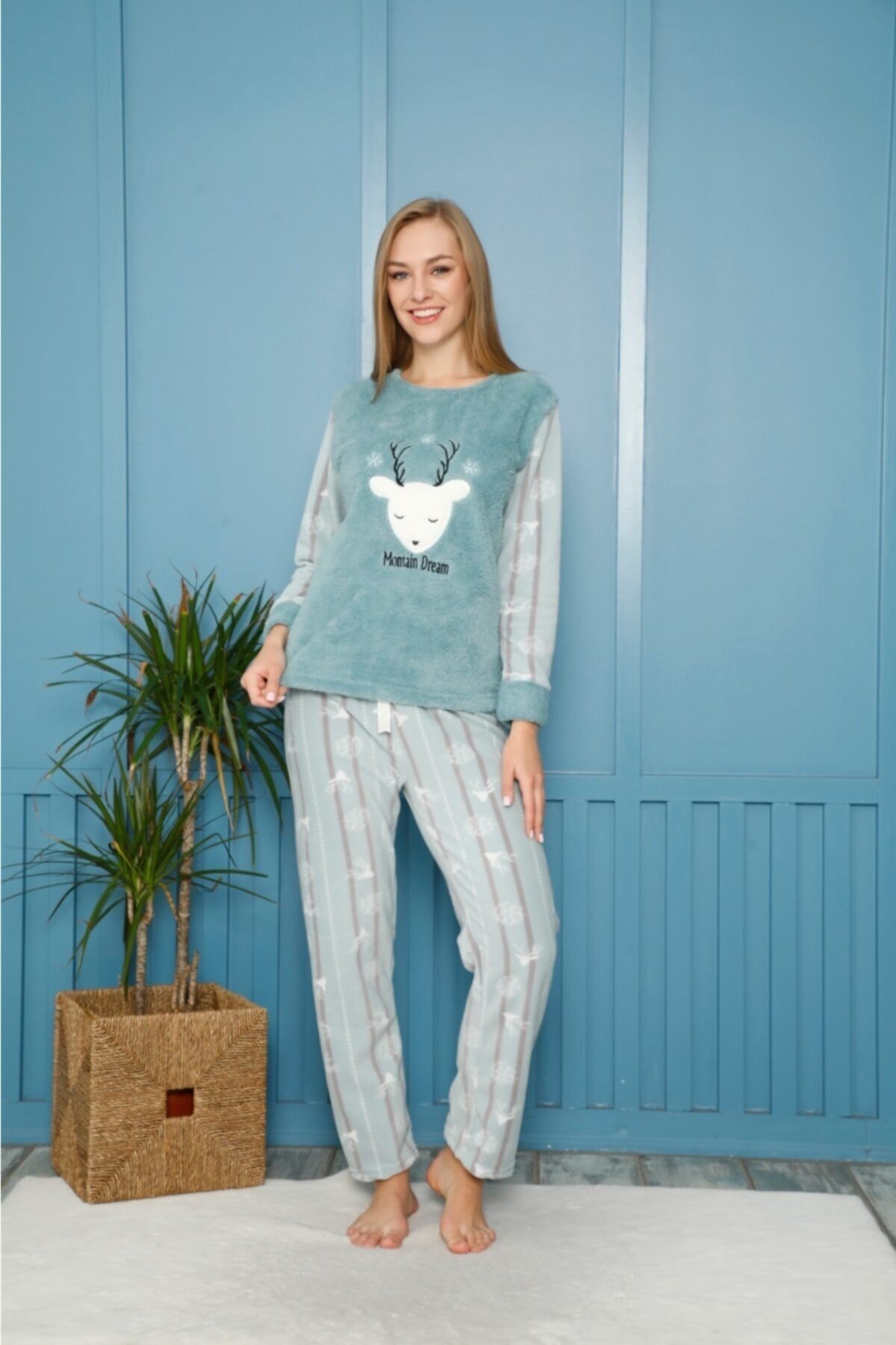 Kadın Mint Yeşili Geyik Nakışlı Montain Dream Yazılı Polar Peluş Pijama Takımı
