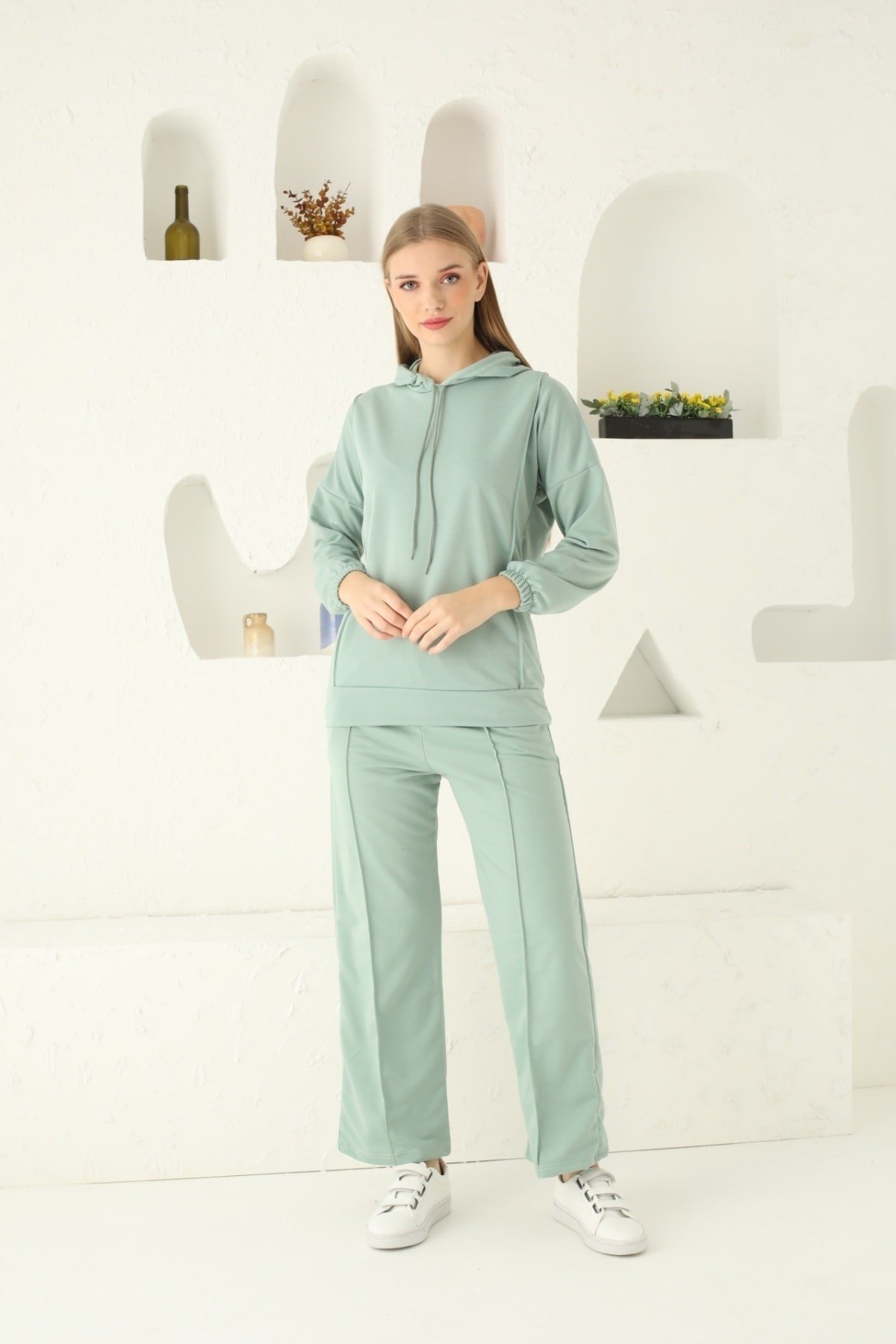 Kadın Mint Yeşili Kapşonlu Bol Paça Iki Iplik Spor Takım .