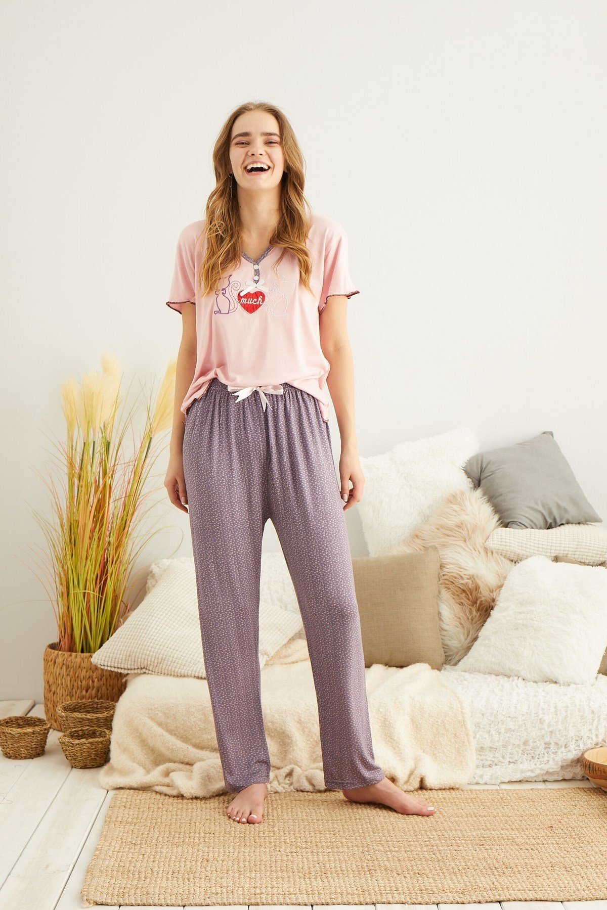 Kadın Pembe Kalpli Kedicik Nakışlı Pijama Takımı.