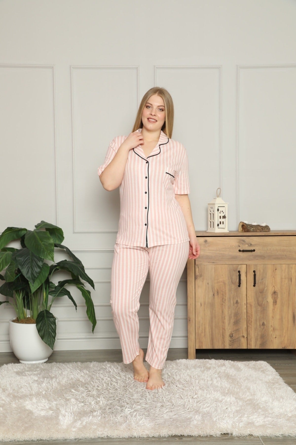 Kadın Pembe Önü Düğmeli Çizgili Yakalı Pijama Takımı