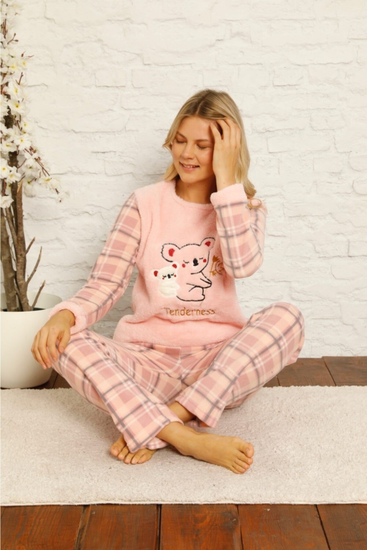 Kadın Somon Ayıcık Desenli Ekose Polar Peluş Pijama Takımı