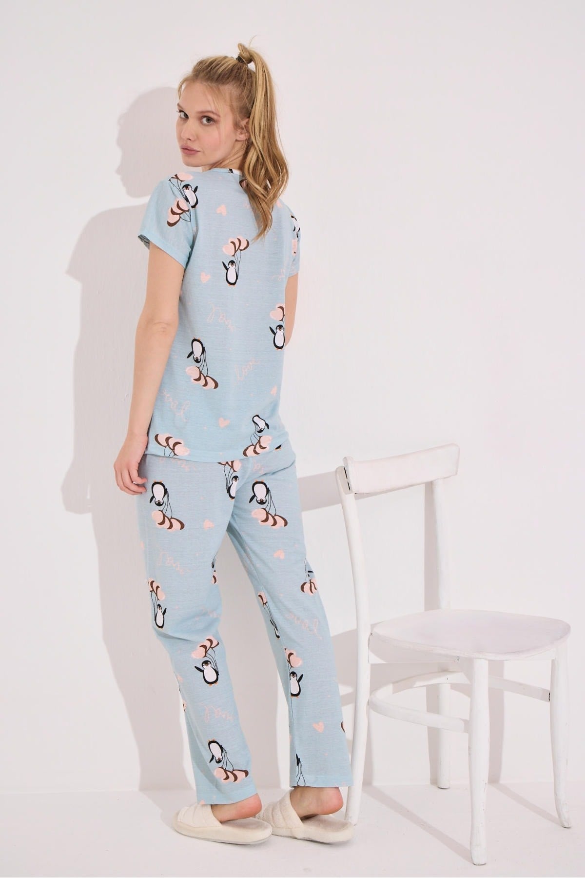 Kadın Su Mavisi Penguen Baskılı Kısa Kollu Altı Uzun Pijama Takımı.