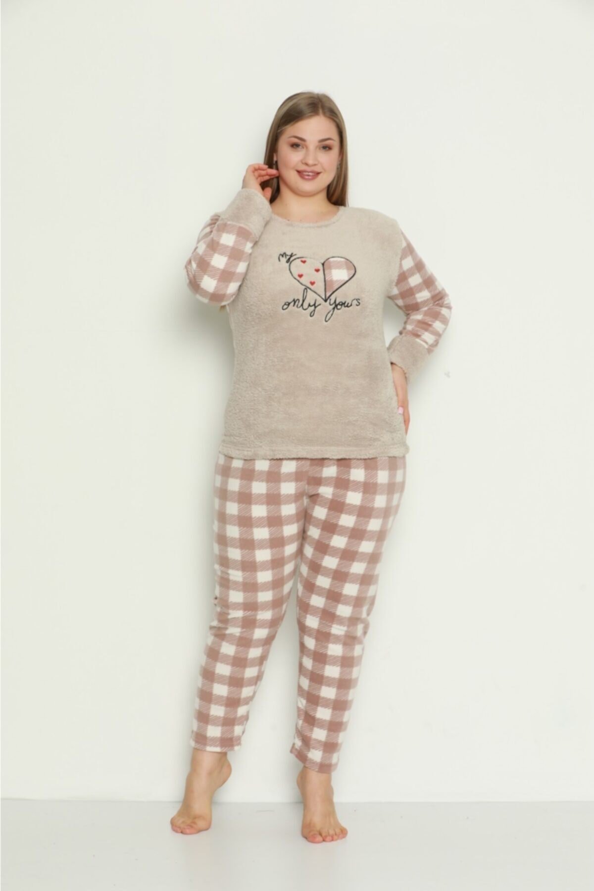 Kadın Taş Büyük Kalpli Ekose Desenli Polar Peluş Pijama Takımı