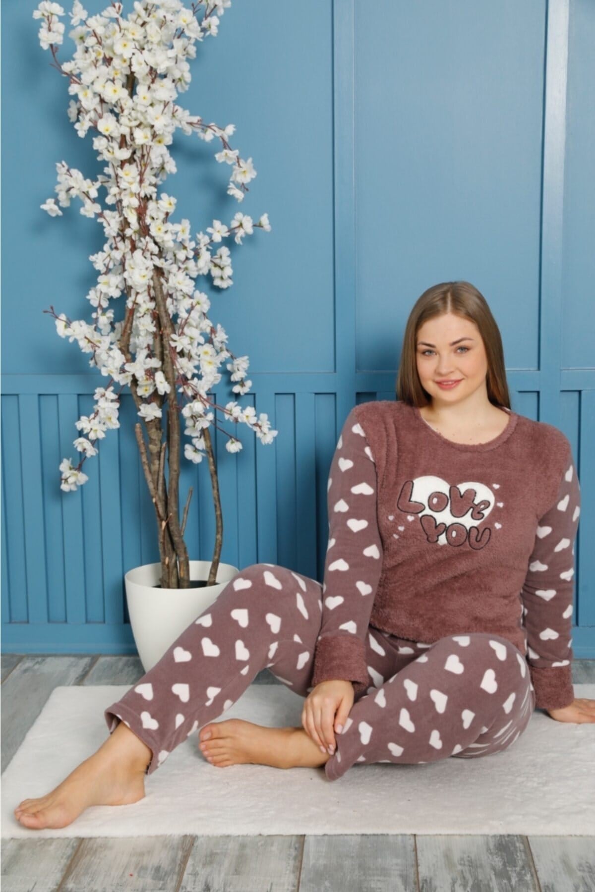 Kadın Vizon Love You Yazılı Kalpli Polar Peluş Pijama Takımı.