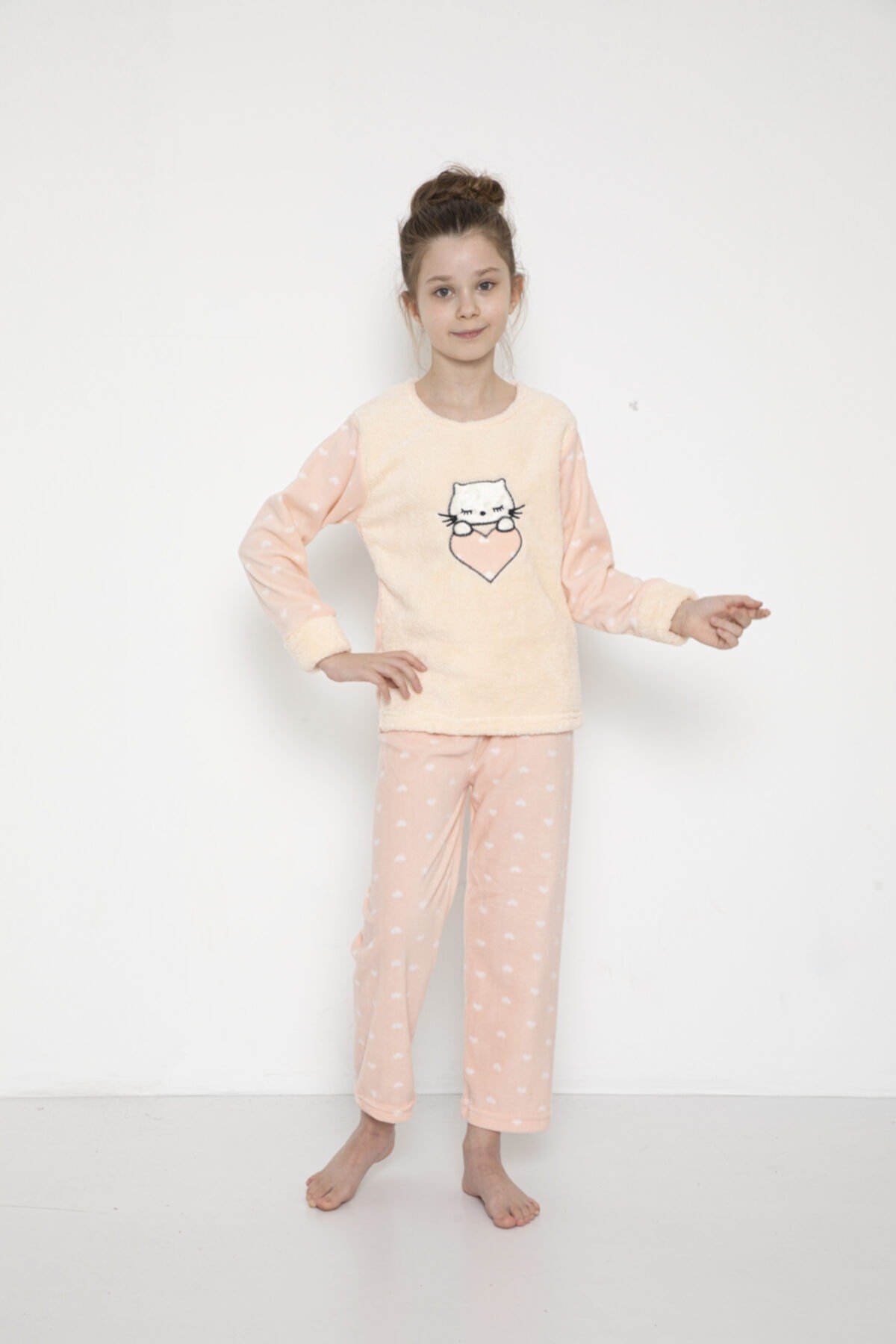 Kız Çocuk Kalpli Kedicik Desenli Pudra Peluş Polar Pijama Takımı