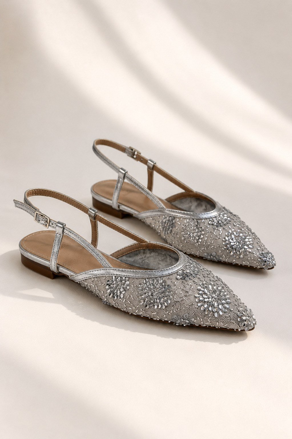 EFTELYA Kadın Gümüş Çiçek İşlemeli Tül Sivri Burun Slingback Babet Ayakkabı