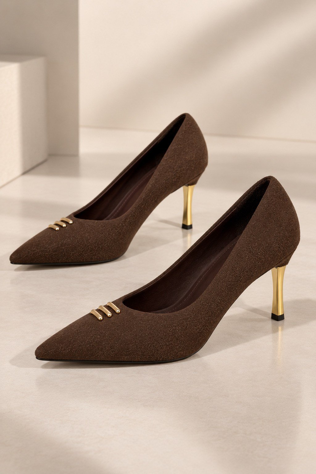 LAVIN Kadın Acı Kahve Süet Sivri Burun Metal Aksesuar Detaylı 8 Cm İnce Topuklu Stiletto Ayakkabı