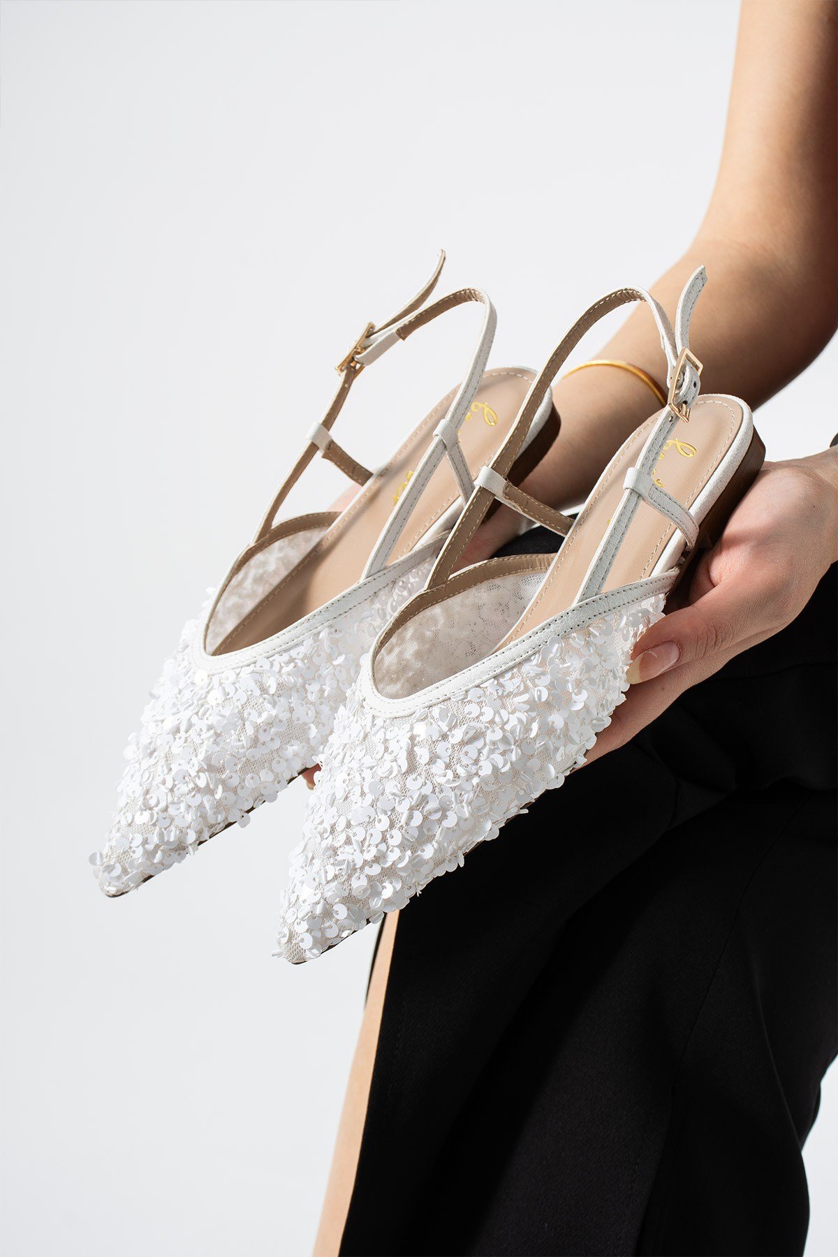 LERINA Kadın Beyaz Sivri Burun Slingback Pul Payet Detaylı Düz Taban Babet Ayakkabı