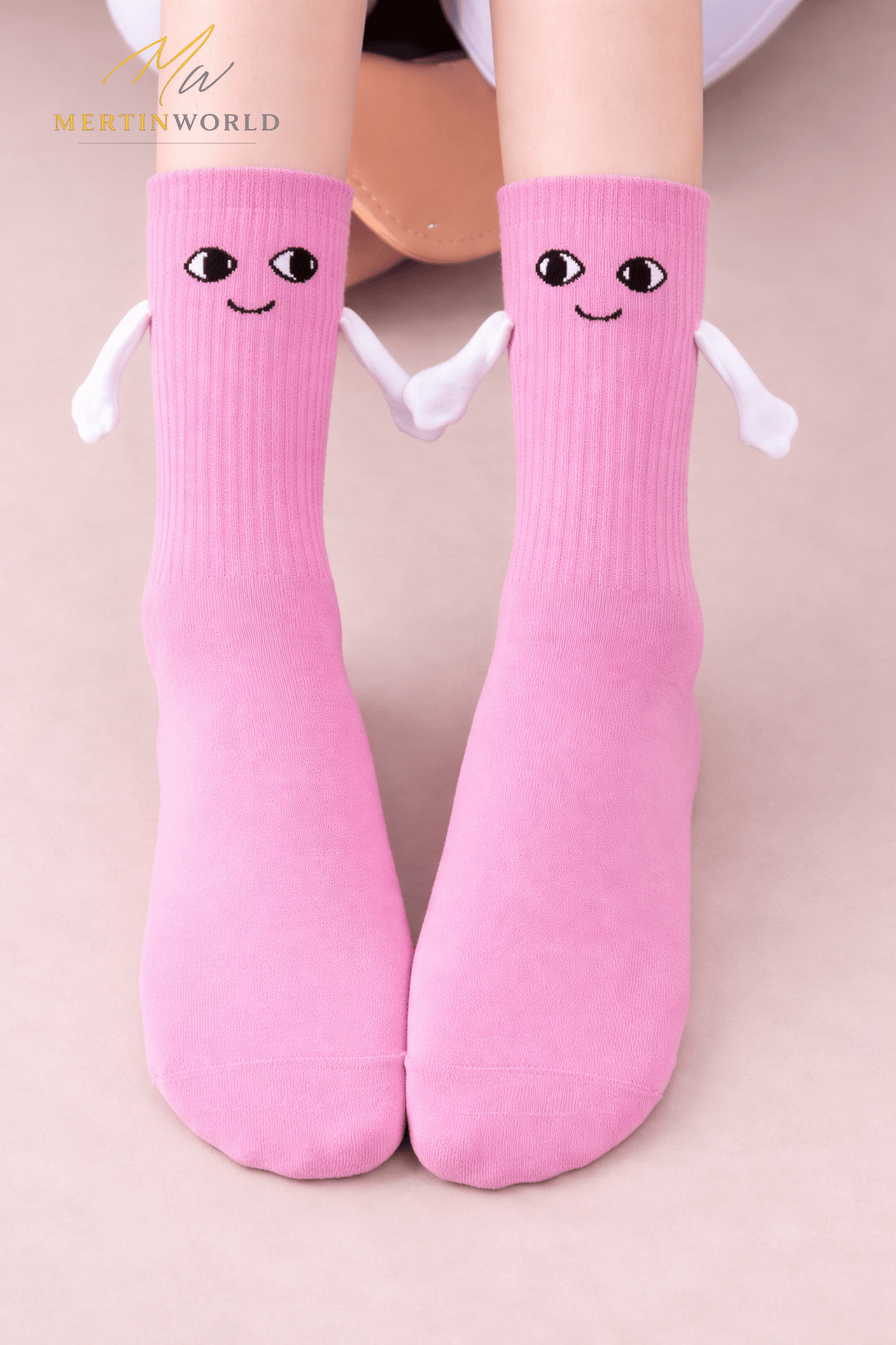 Pembe Elele Mıknatıs Çorap
