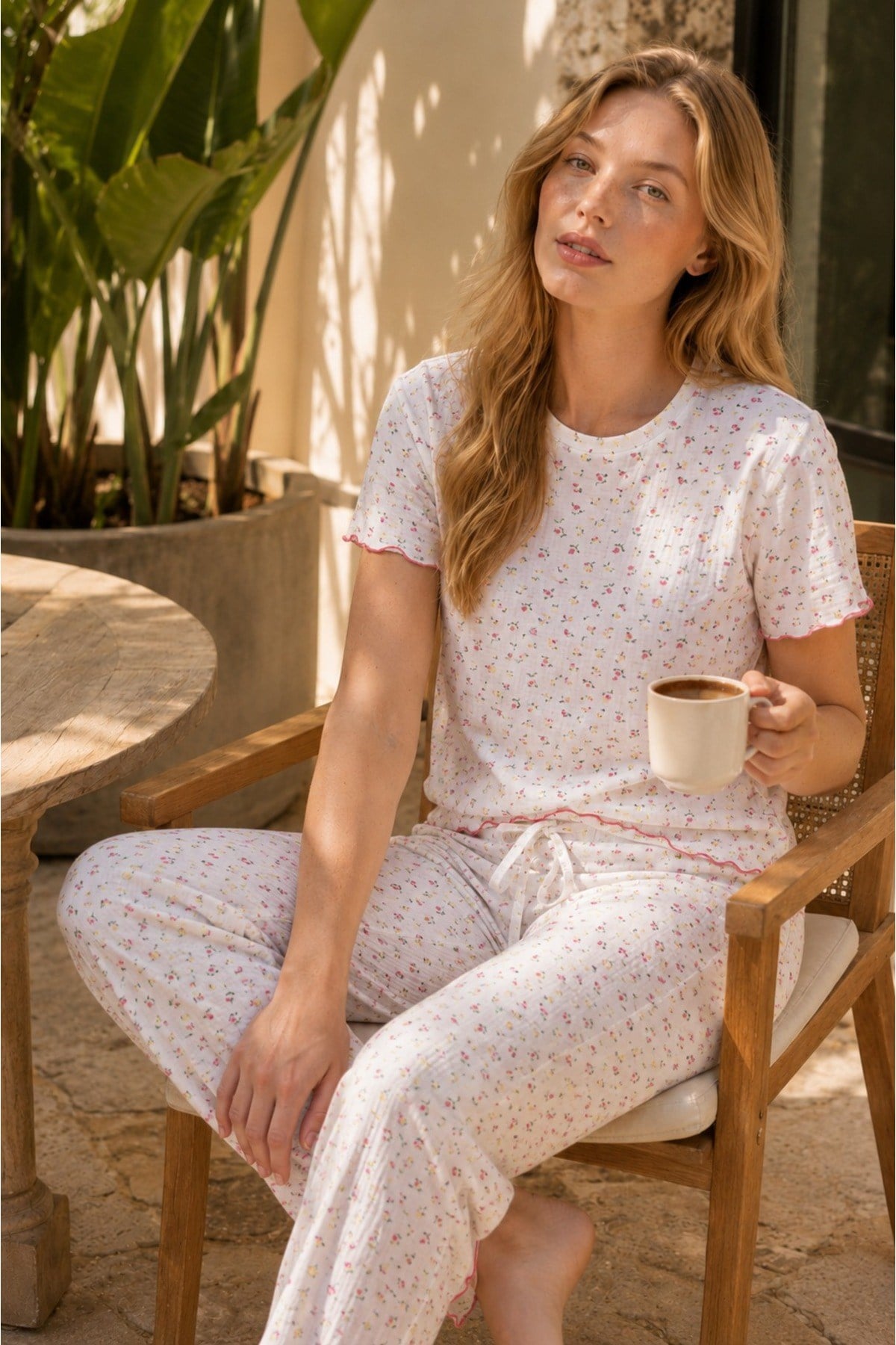 Kadın Alaçatı Kumaş Çiçek Desenli Kısa Kollu Yazlık Pijama Takımı