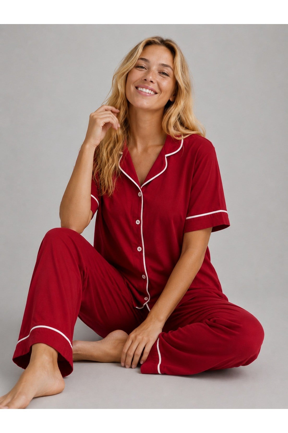 Kadın Pamuklu Örme Kumaş Kırmızı Kısa Kol Düğmeli Arabiyeli Pijama Takım