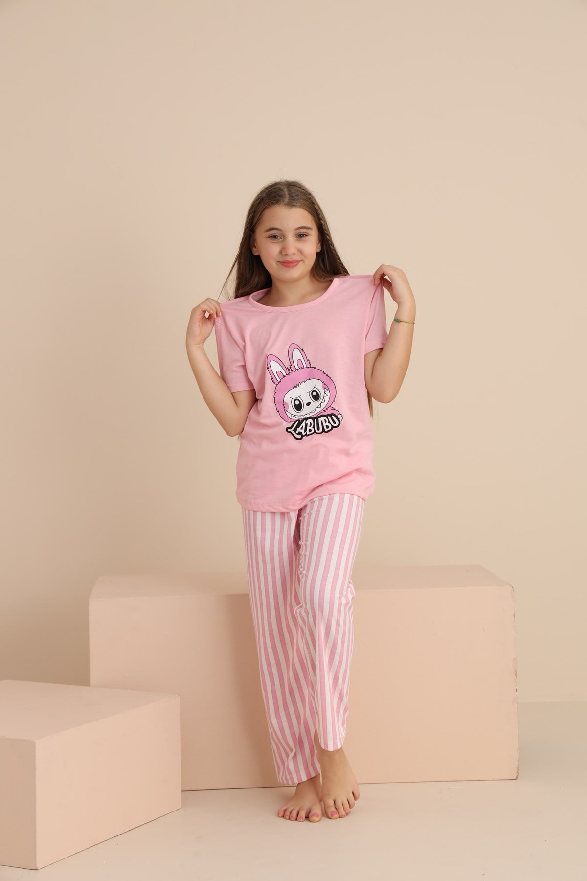 KIZ ÇOCUK LABUBU BASKILI PEMBE KISA KOL PİJAMA TAKIMI