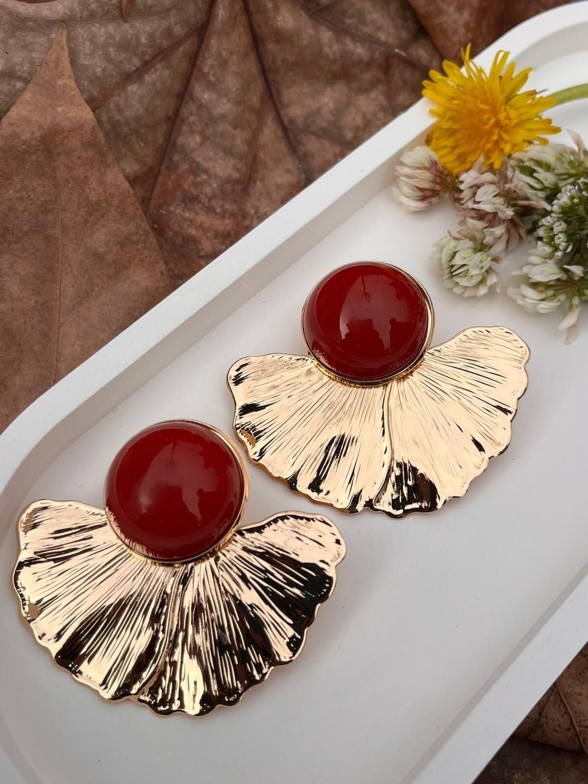 Bordo Taşlı Altın Yaprak Küpe