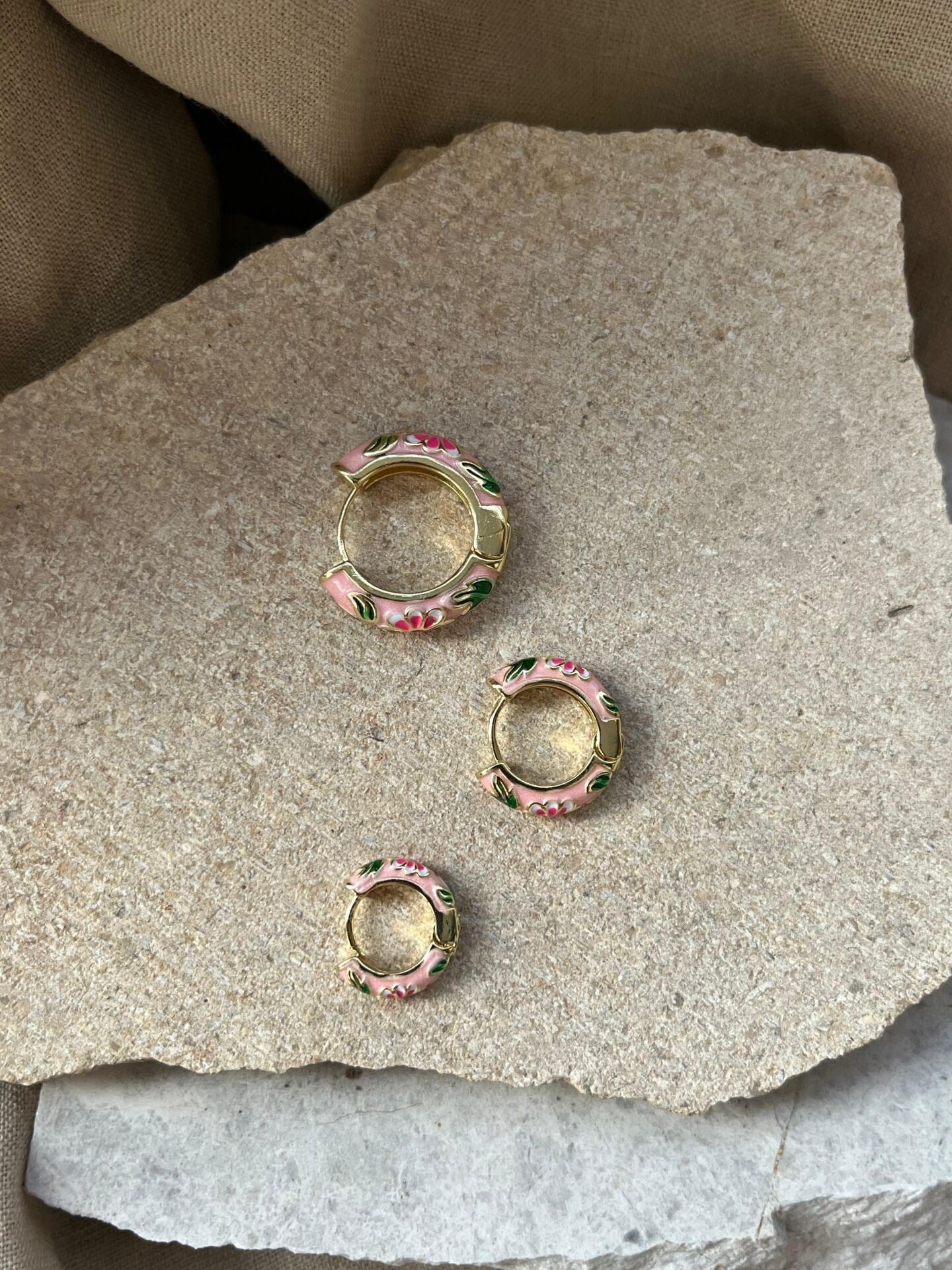 Pembe Mineli Üçlü Küpe