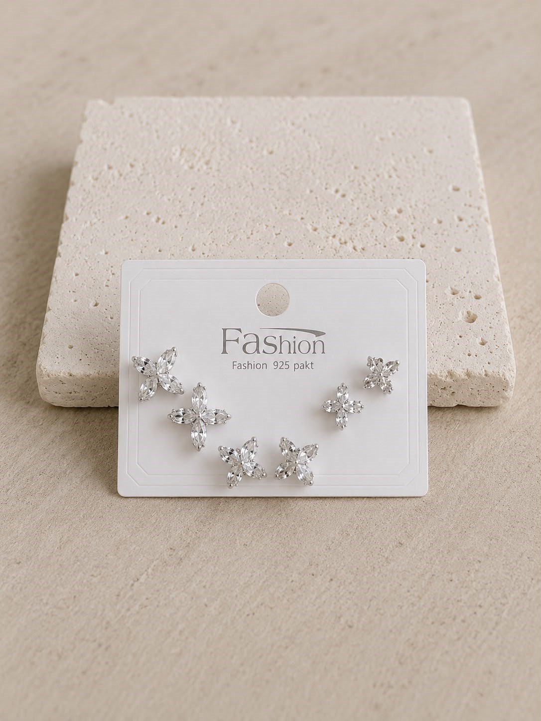 Taşlı Çiçek Silver Altılı Küpe