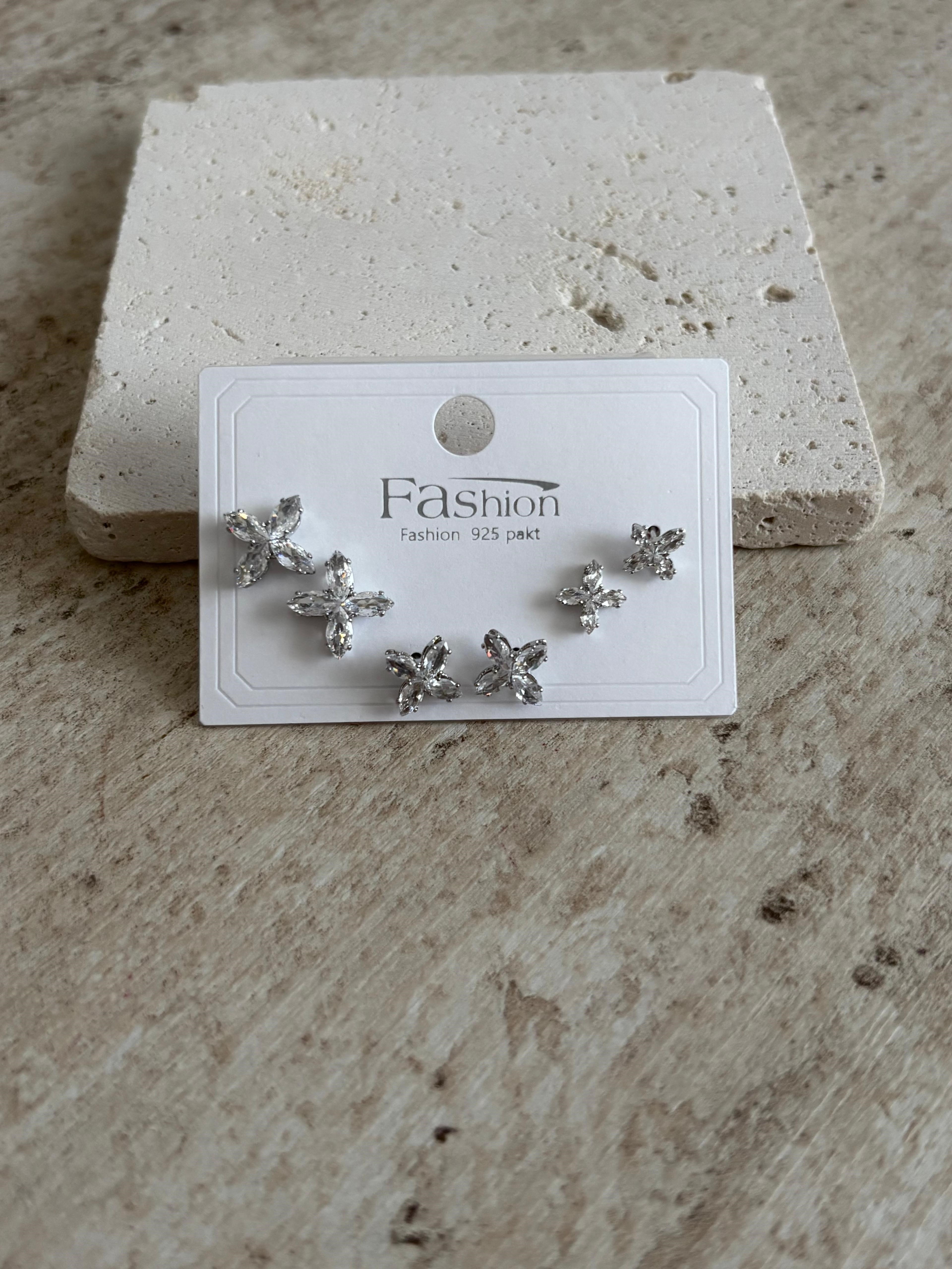 Taşlı Çiçek Silver Altılı Küpe