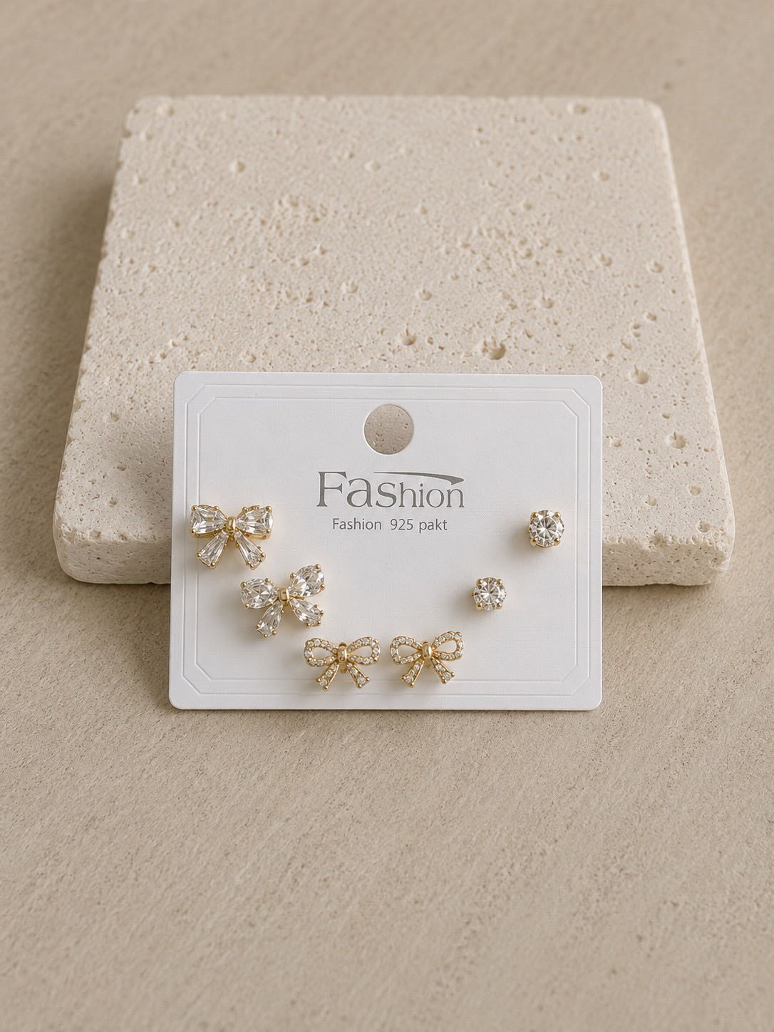 Taşlı Fiyonk Gold Altılı Küpe