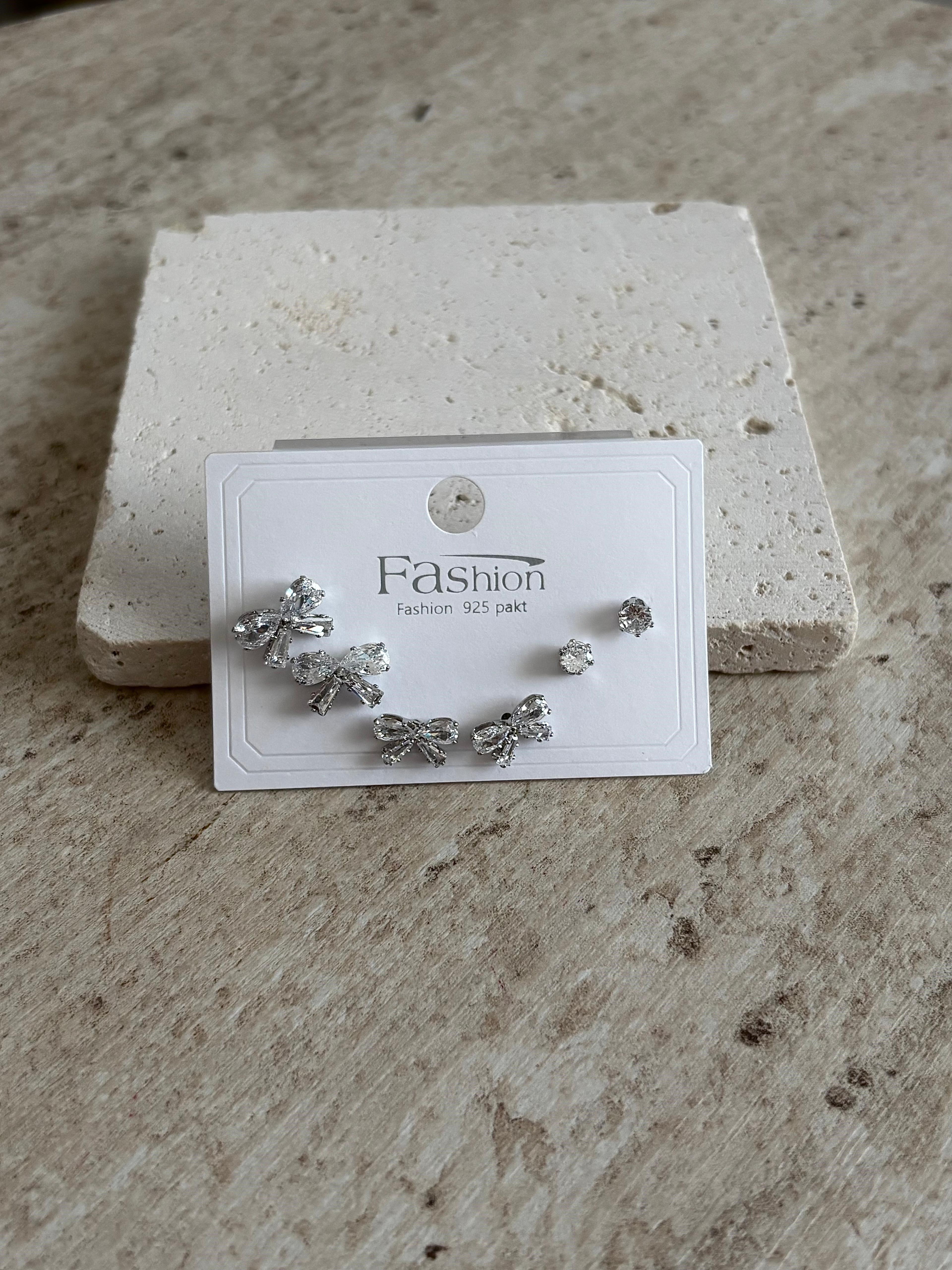 Taşlı Fiyonk Silver Altılı Küpe