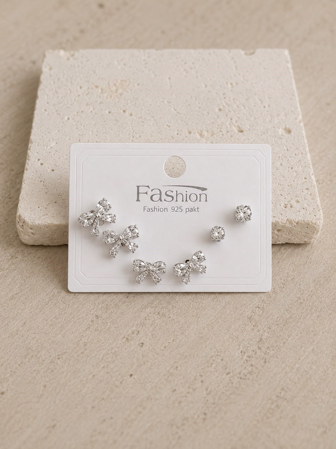Taşlı Fiyonk Silver Altılı Küpe