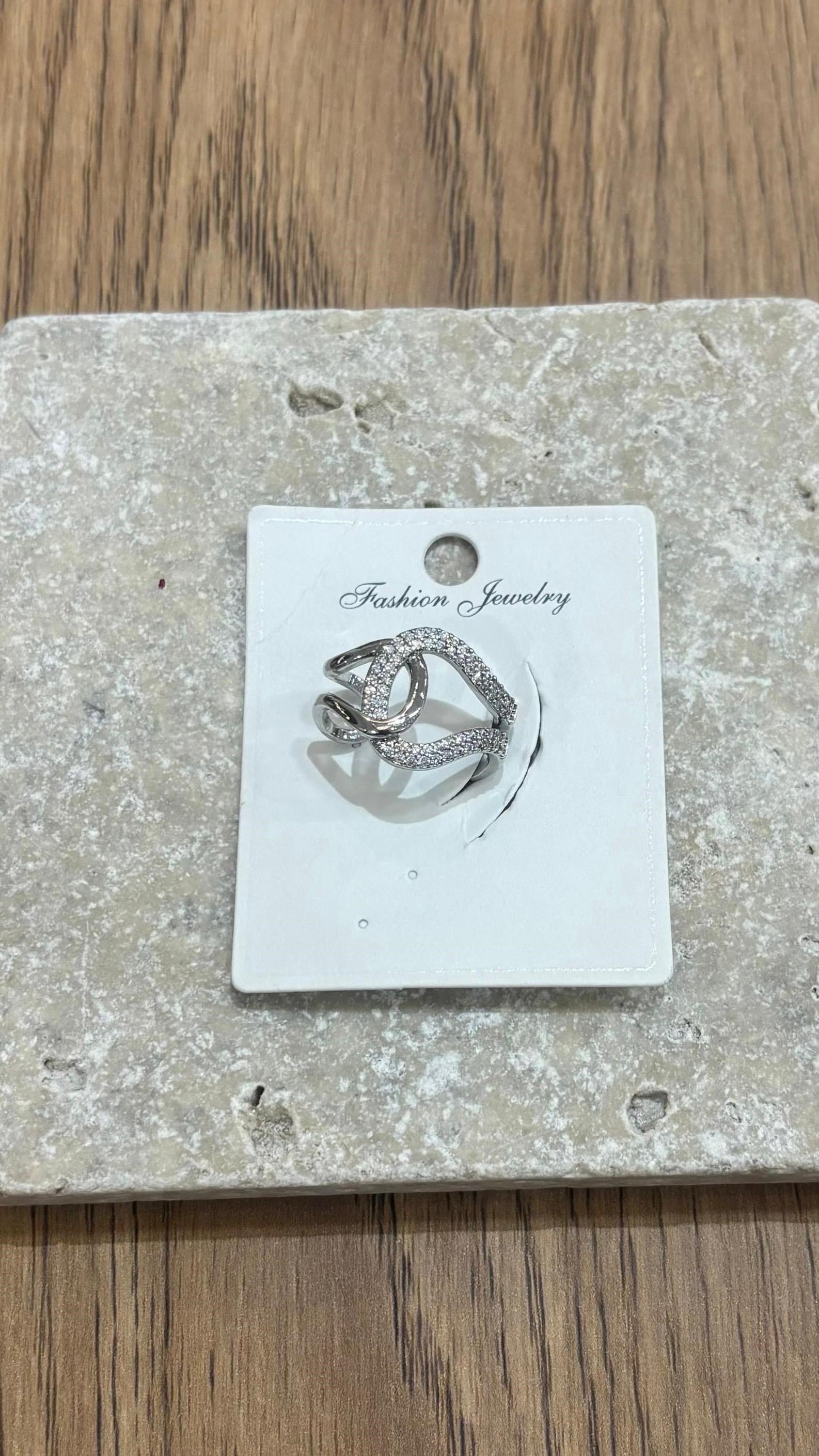 Taşlı Geçmeli Silver Kıkırdak Küpe