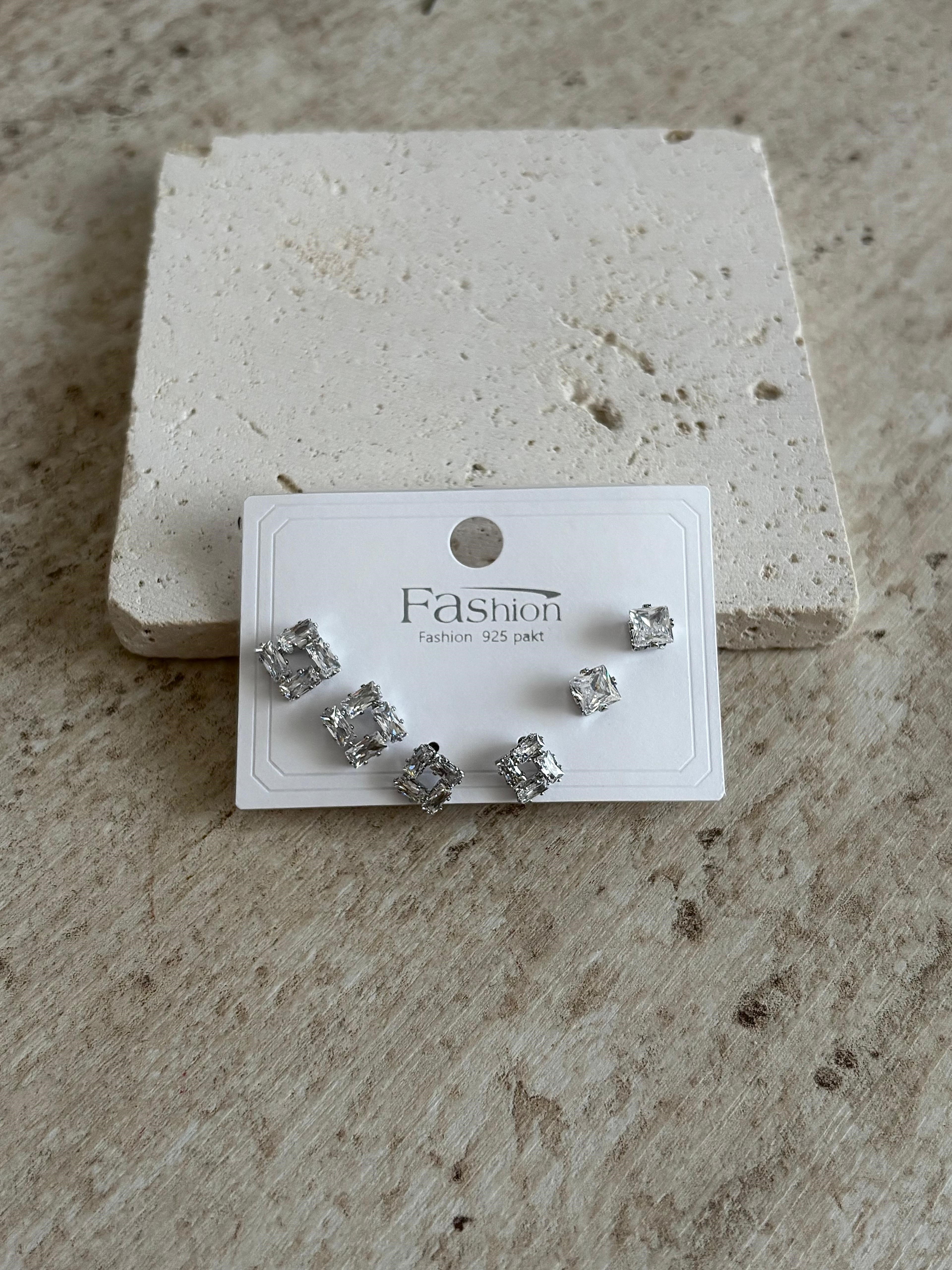 Taşlı Kare Silver Altılı Küpe