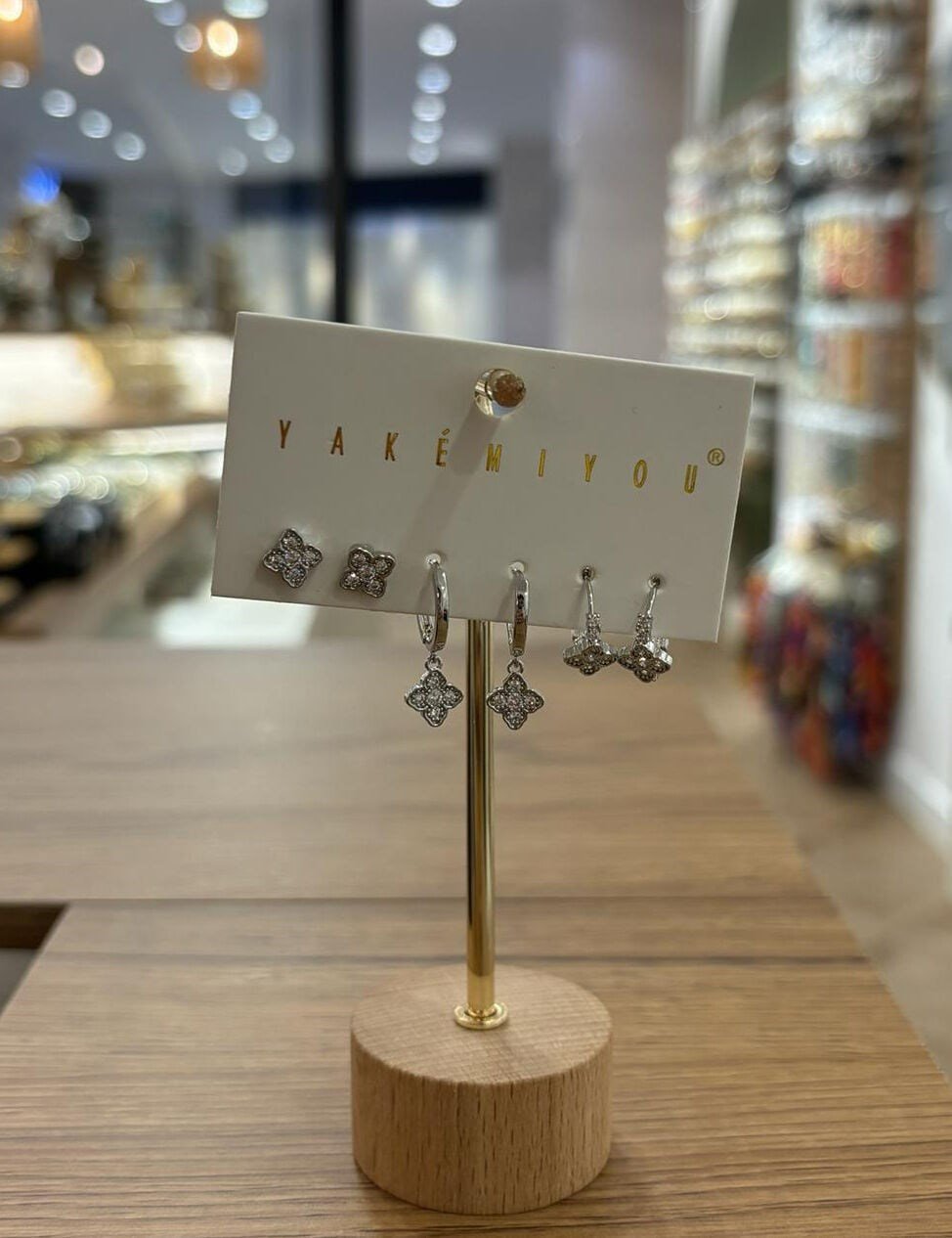 Yakemiyou Silver Taşlı Yonca Altılı Küpe