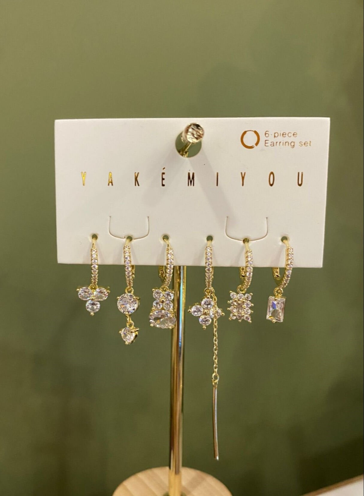 Yakemiyou Taşlı Altılı Küpe