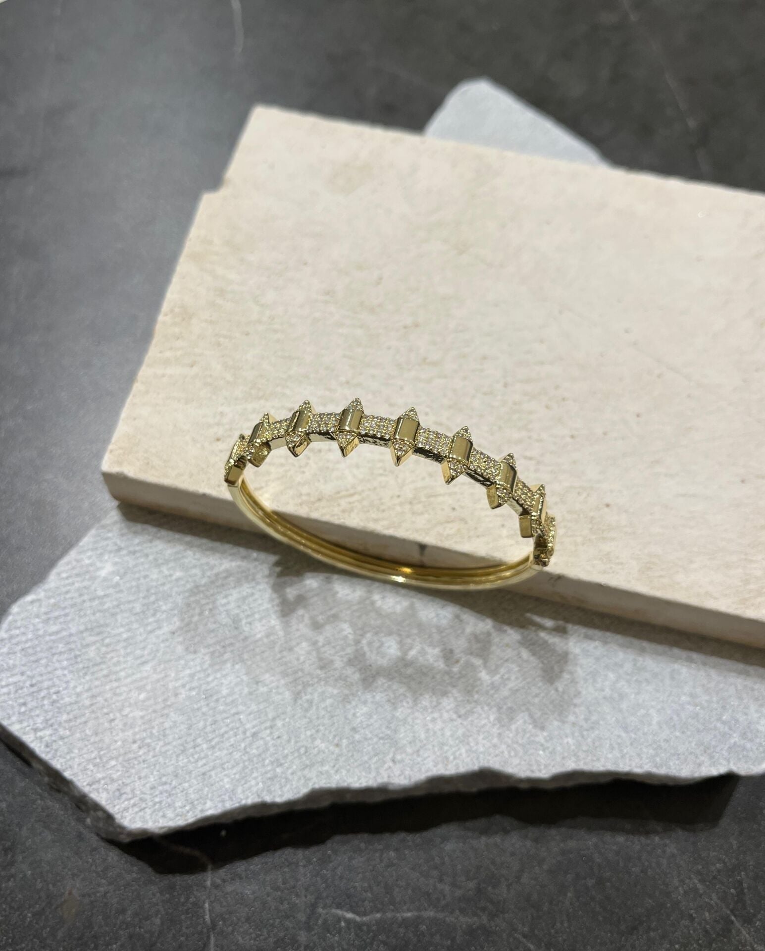 Ysx Jewelry Altın Rengi Taşlı Üçgen Detaylı Kelepçe