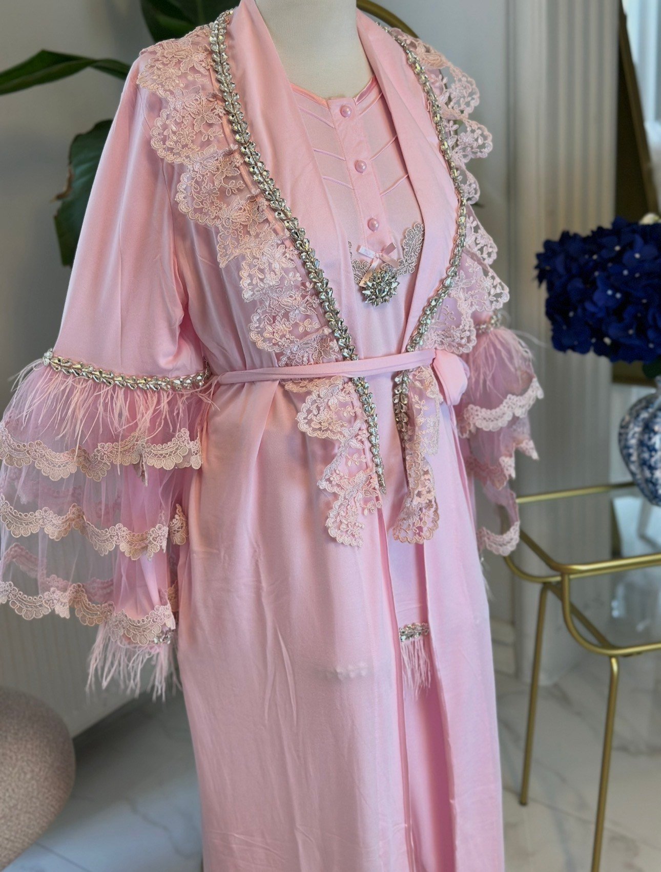 Pembe Dantel ve Taş detaylı Lohusa Sabahlık ve Pijama takımı