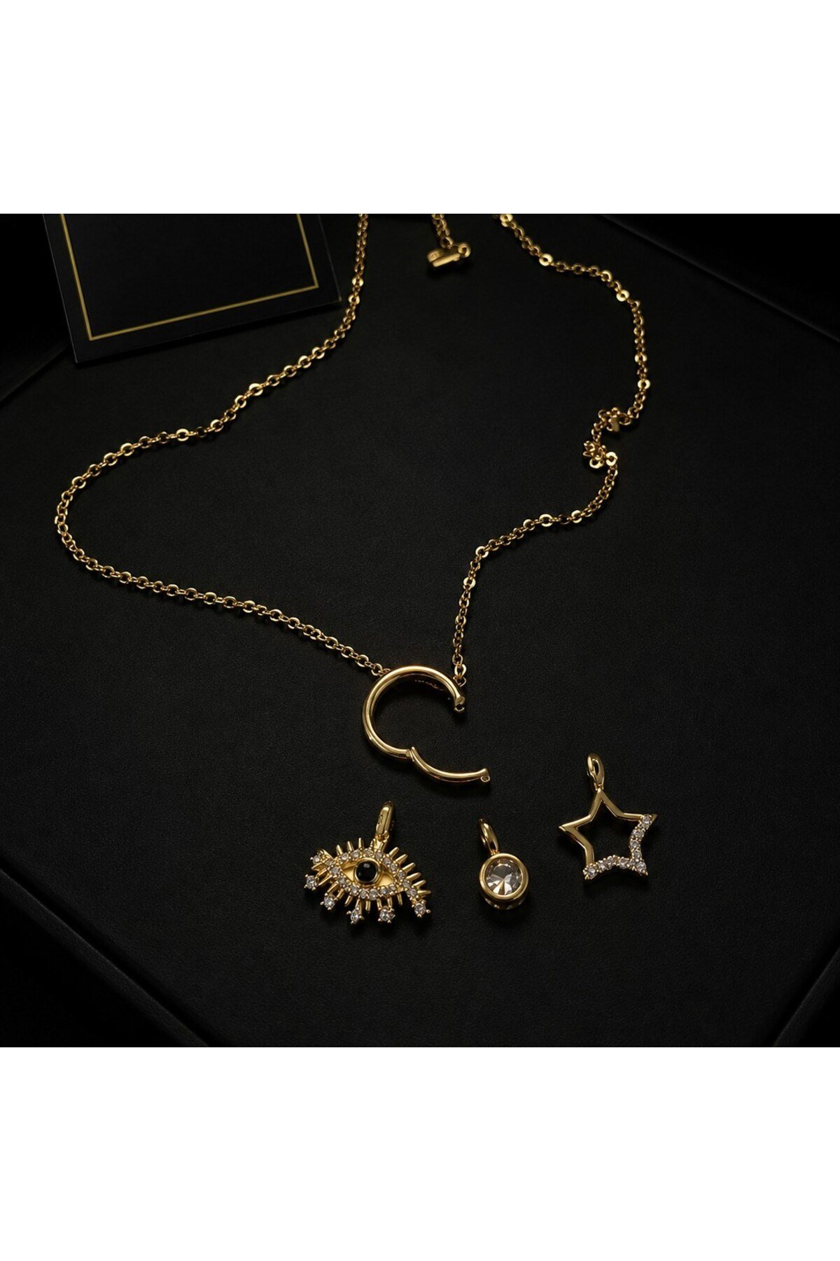 Altın renkli Charm kolye